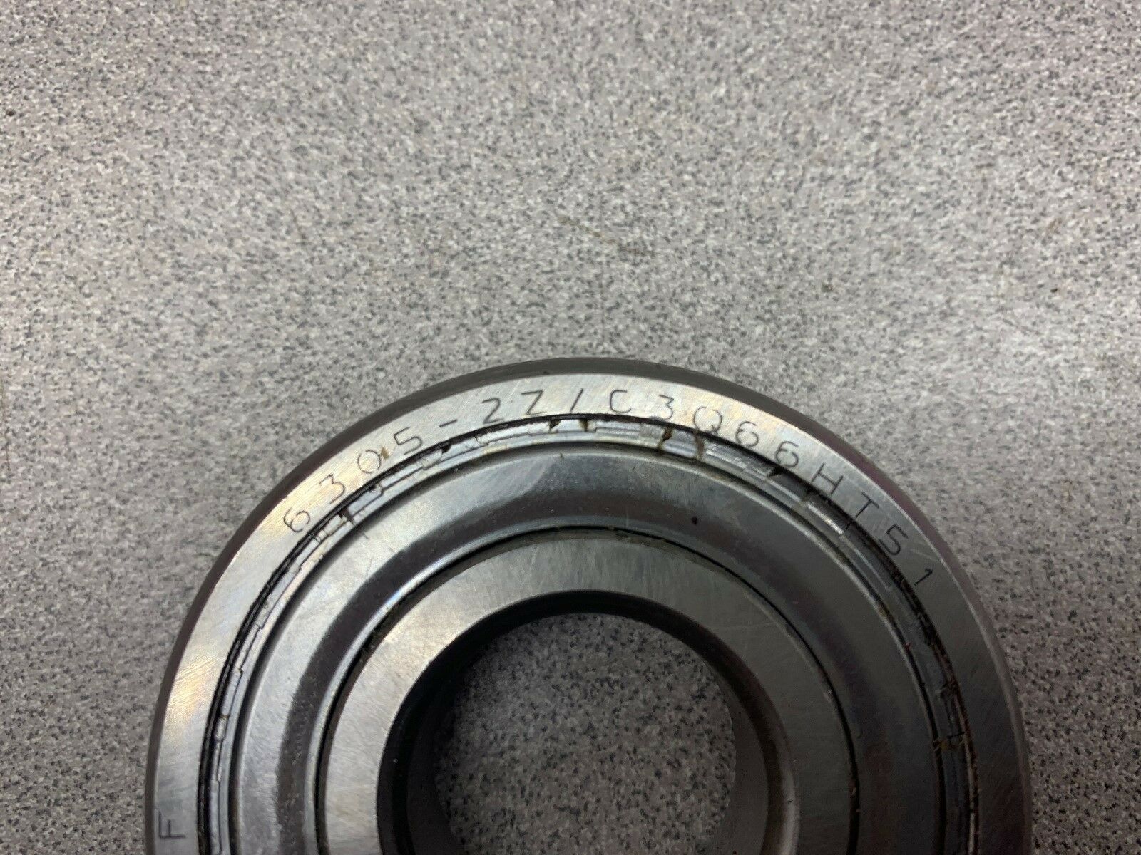 NEW NO BOX SKF BEARING 6305-2Z/C3Q66HT51