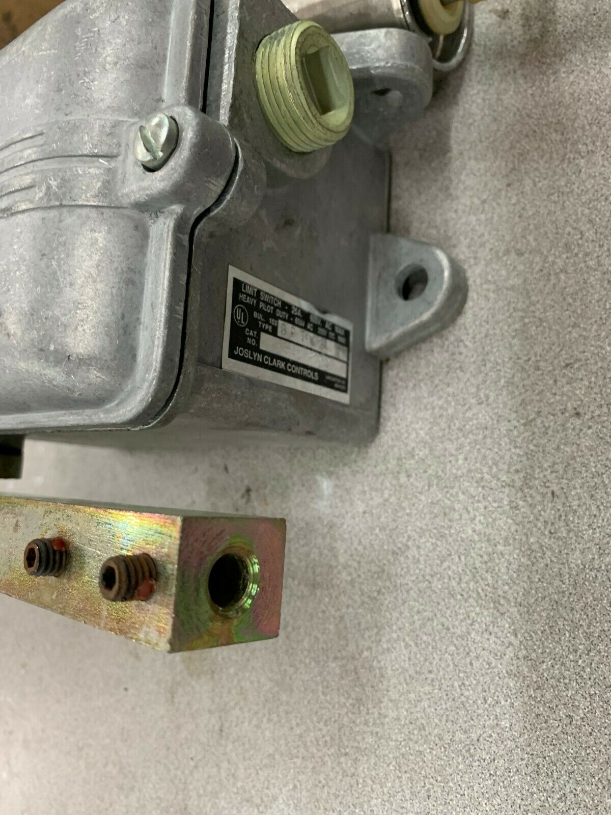 NEW JOSLYN CLARK BST-22-R LIMIT SWITCH A102-351409A-1