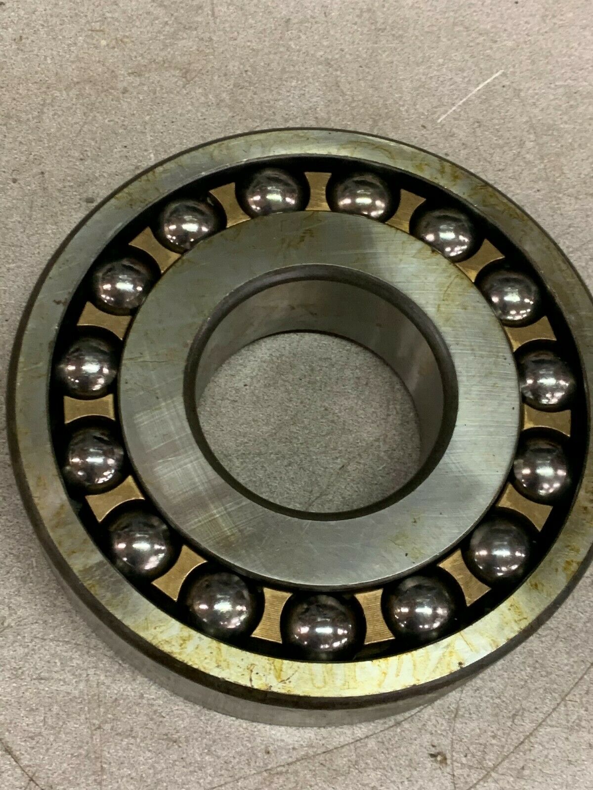 NEW UNBRANDED SPHERICAL ROLLER BEARING 13BISCJ