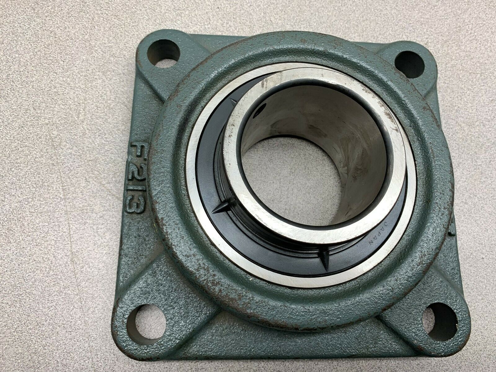 NEW NO BOX NTN BEARING F213 UC123