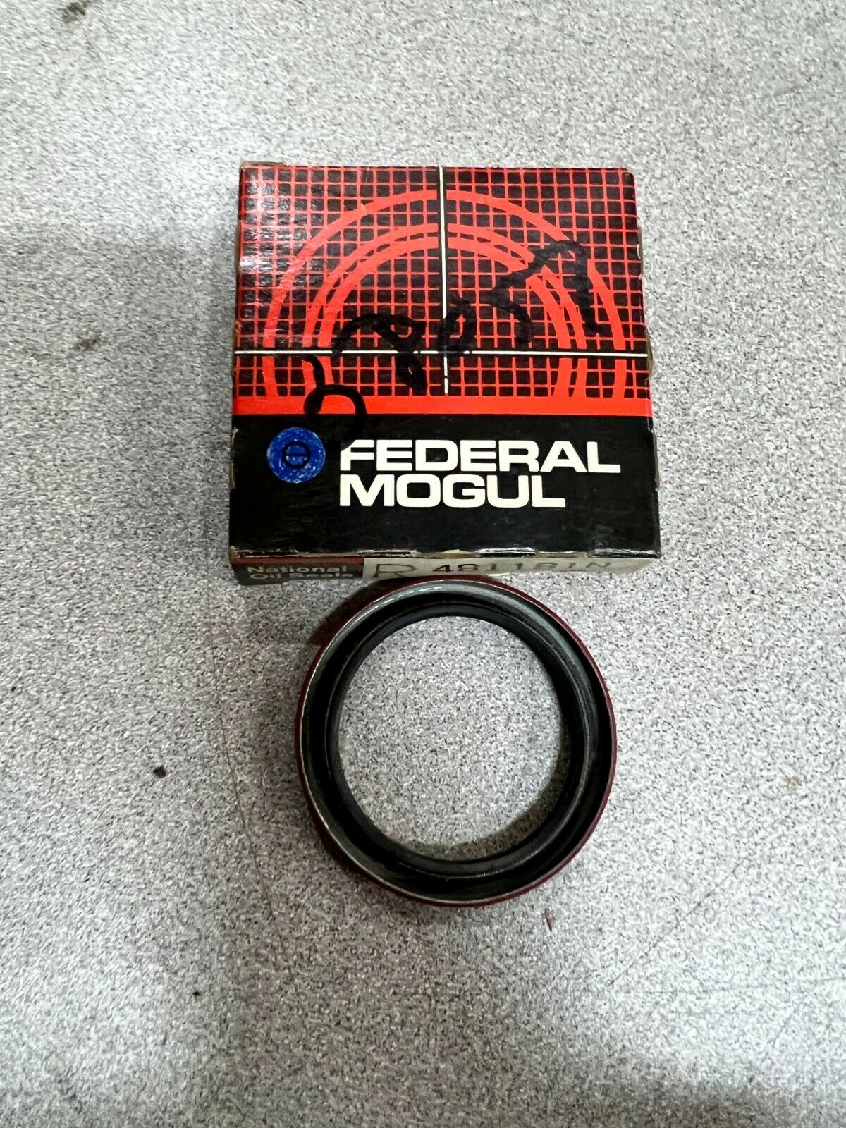 LOT OF 8 NEW IN BOX FEDERAL MOGUL OILSEAL 481181N