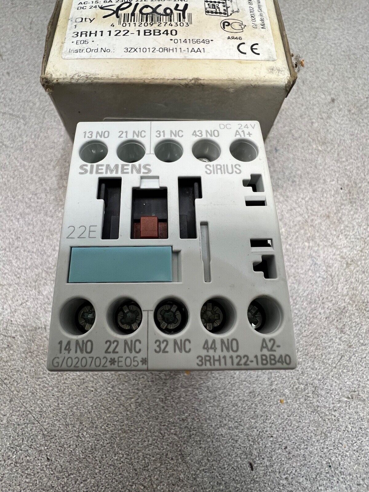 NEW IN BOX SIEMENS CONTROL RELAY 3RH1122-1BB40