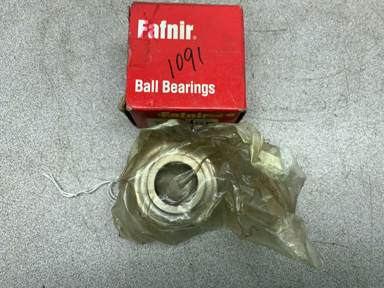 NEW IN BOX FAFNIR BEARING YA014RR