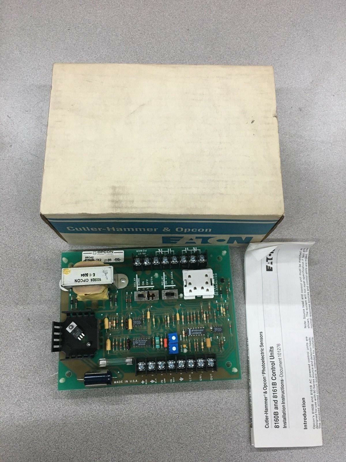 NEW IN BOX CUTLER-HAMMER 60 SERIES PHOTOELECTRIC CONTROLLER 8160B-1X2