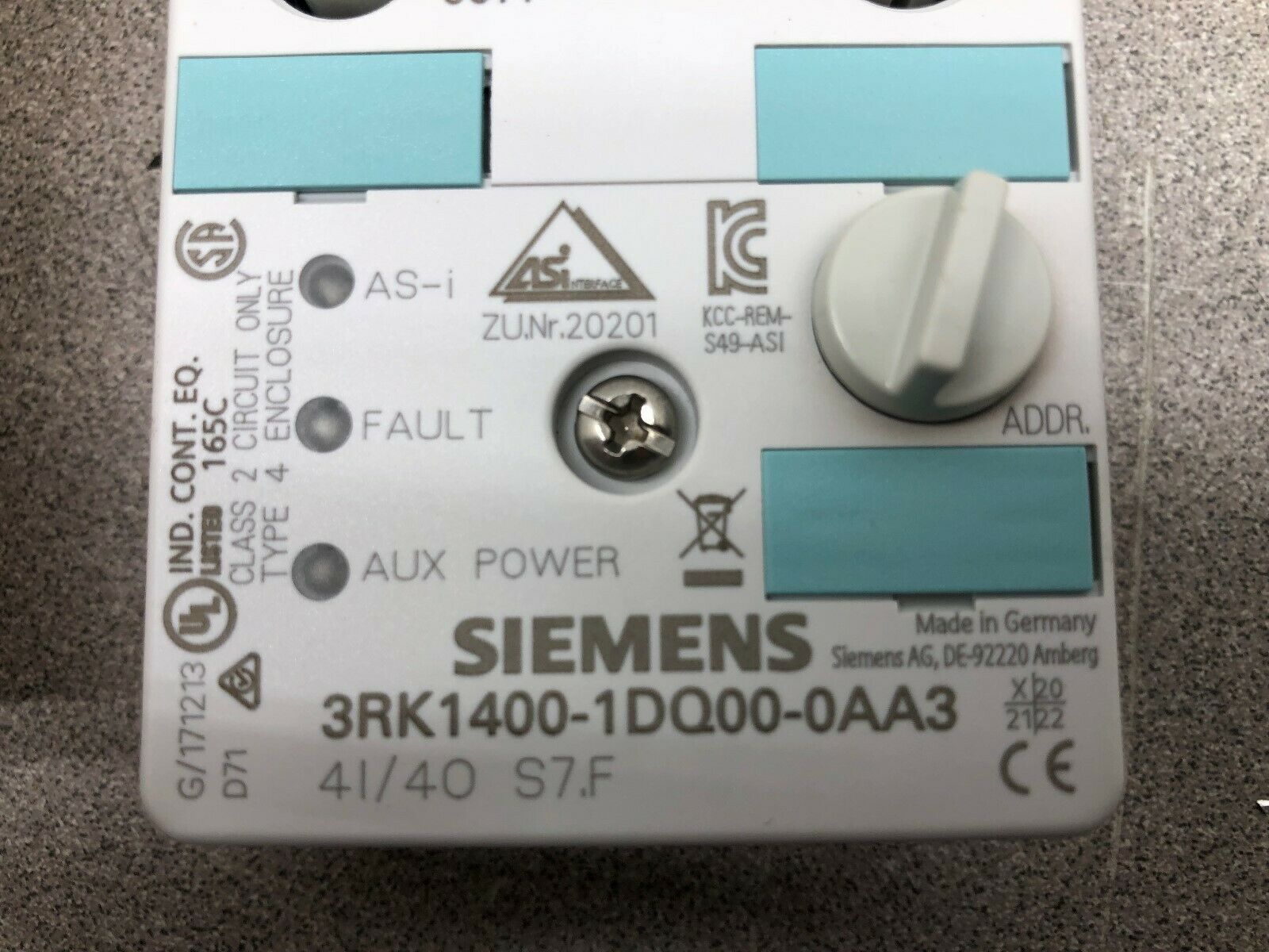 NEW IN BOX SIEMENS 4 INPUT 4 OUTPUT INTERFACE SLAVE MODULE 3RK1400-1DQ00-0AA3