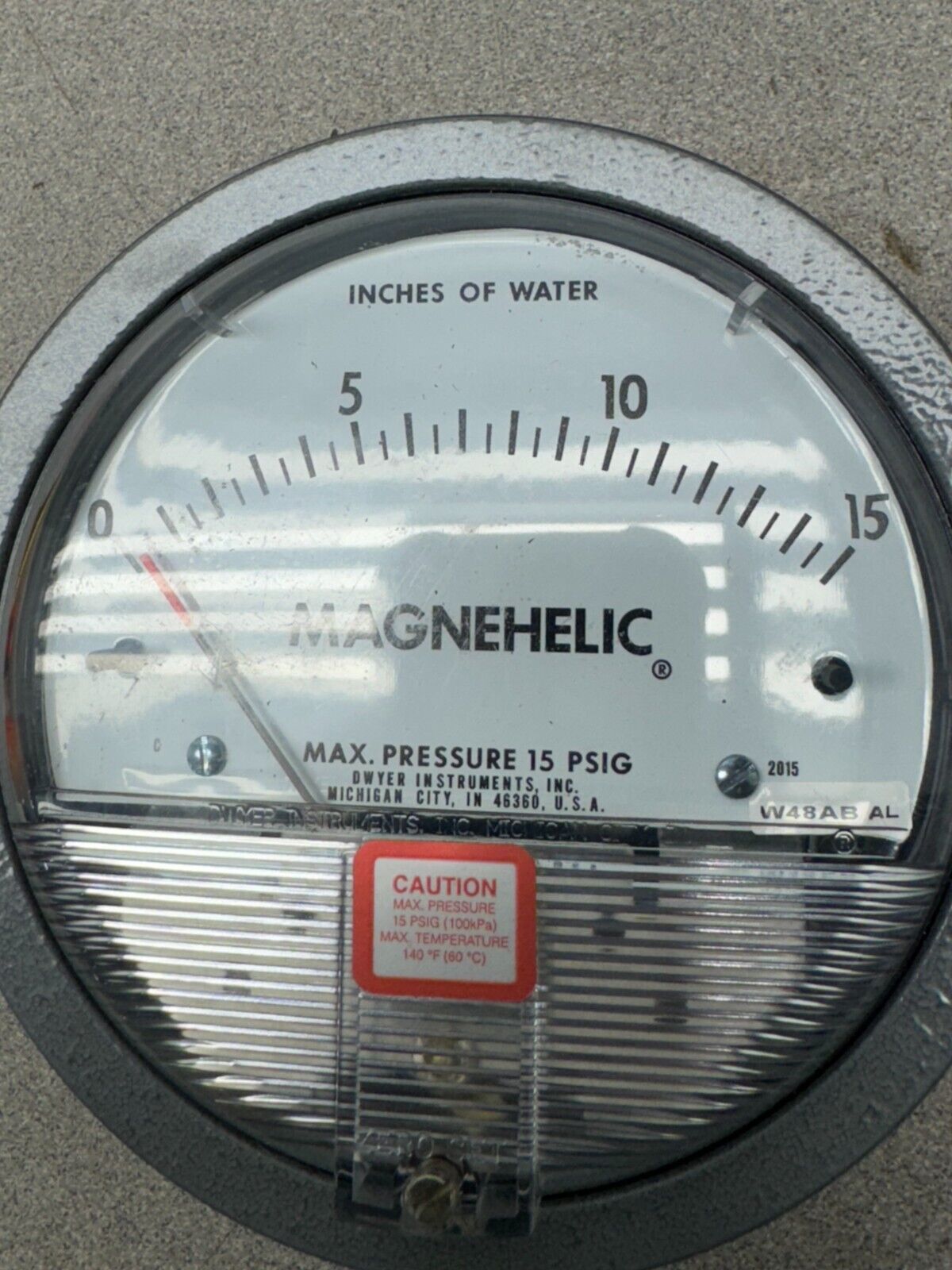 NEW IN BOX DWYER MAGNEHELIC PRESSURE GAUGE 102011-00