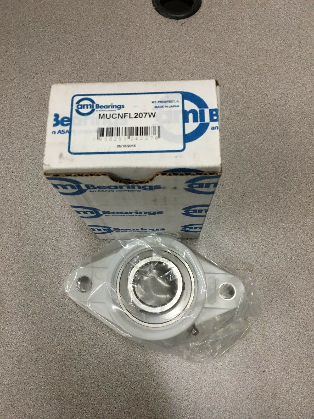 NEW IN BOX AMI FLANGE BEARING MUCNFL207W