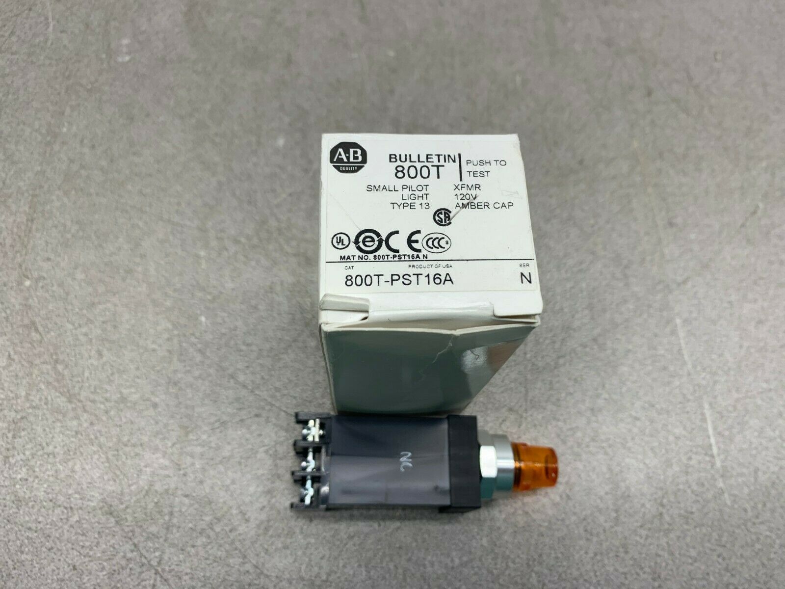 NEW IN BOX ALLEN BRADLEY AMBER PUSH BUTTON 800T-PST16A SERIES N