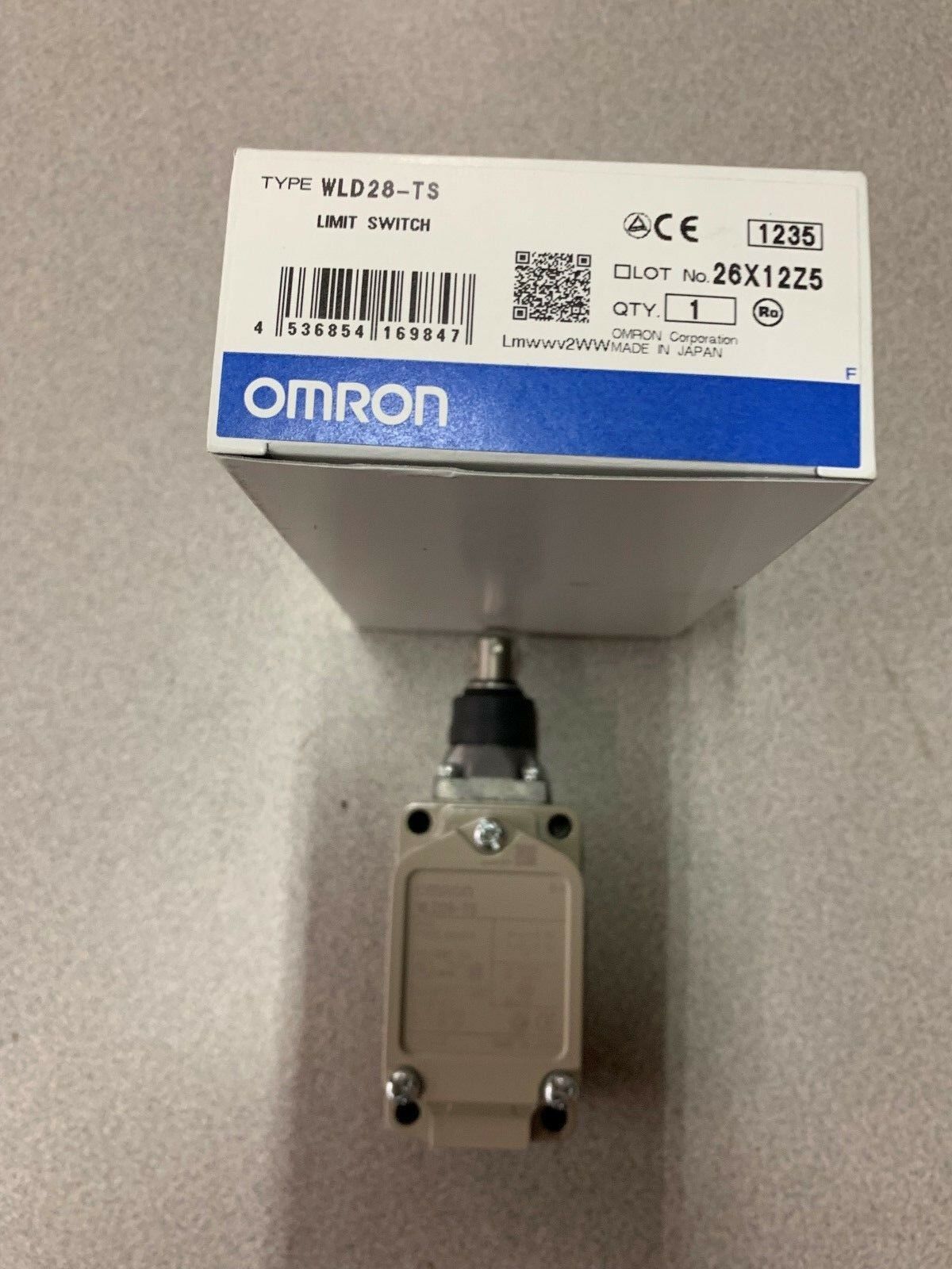 NEW IN BOX OMRON LIMIT SWITCH WLD28-TS