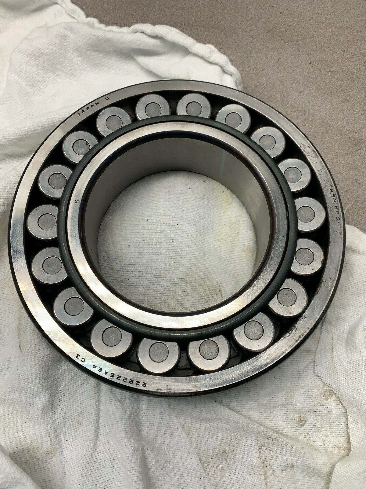 NEW NO BOX NSK 22222EAE4C3 SPHERICAL ROLLER BEARING 22222EAE4 C3