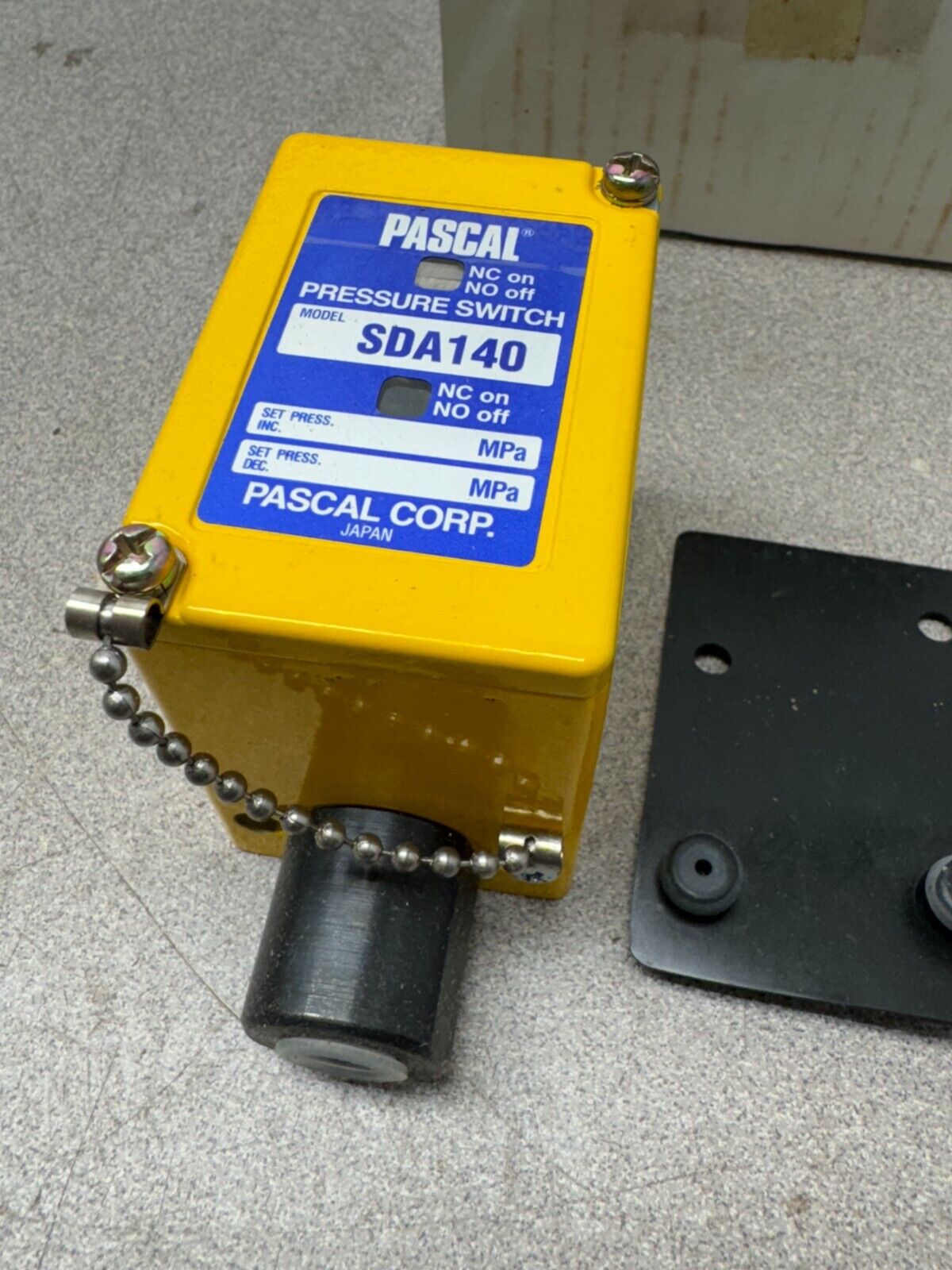 NEW IN BOX PASCAL PRESSURE SWITCH SDA140 New in box pascal pressure switch sda140