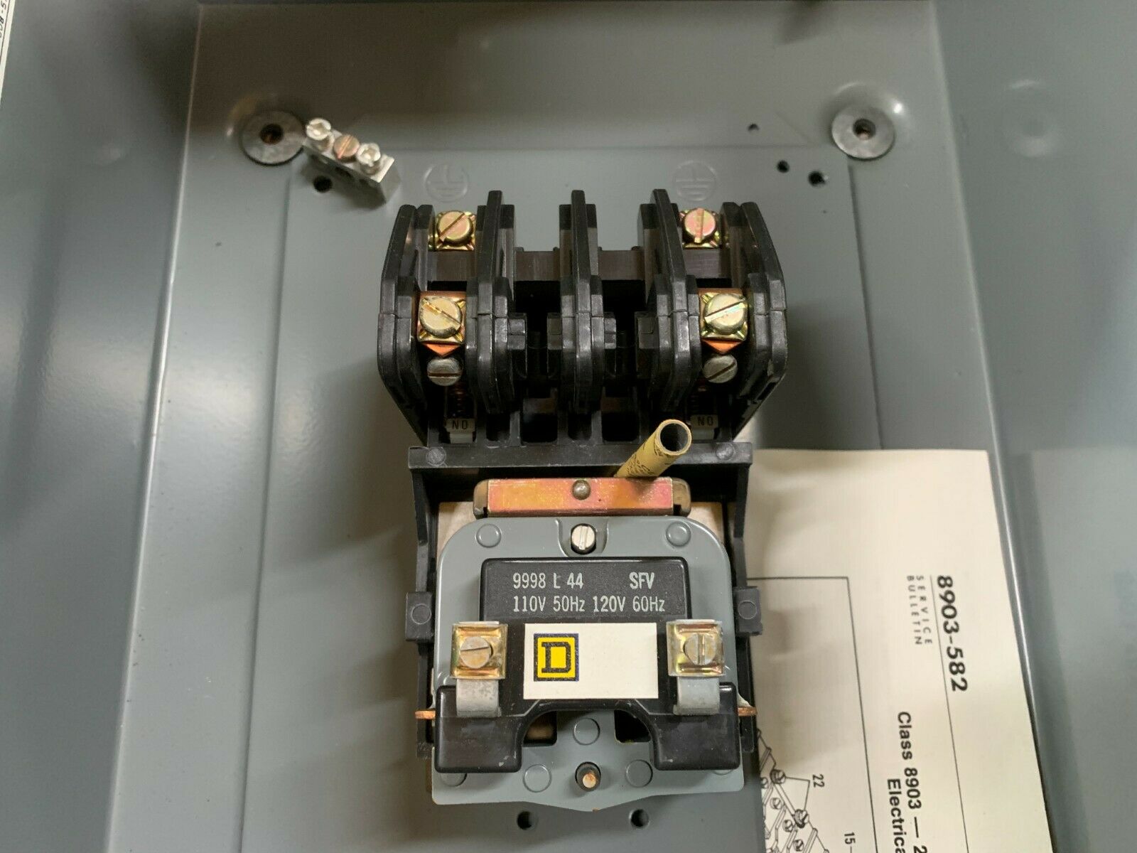 NEW NO BOX SQUARE D 8903 LH 20 LIGHTING CONTACTOR IN ENCLOSURE 8903 L0 20