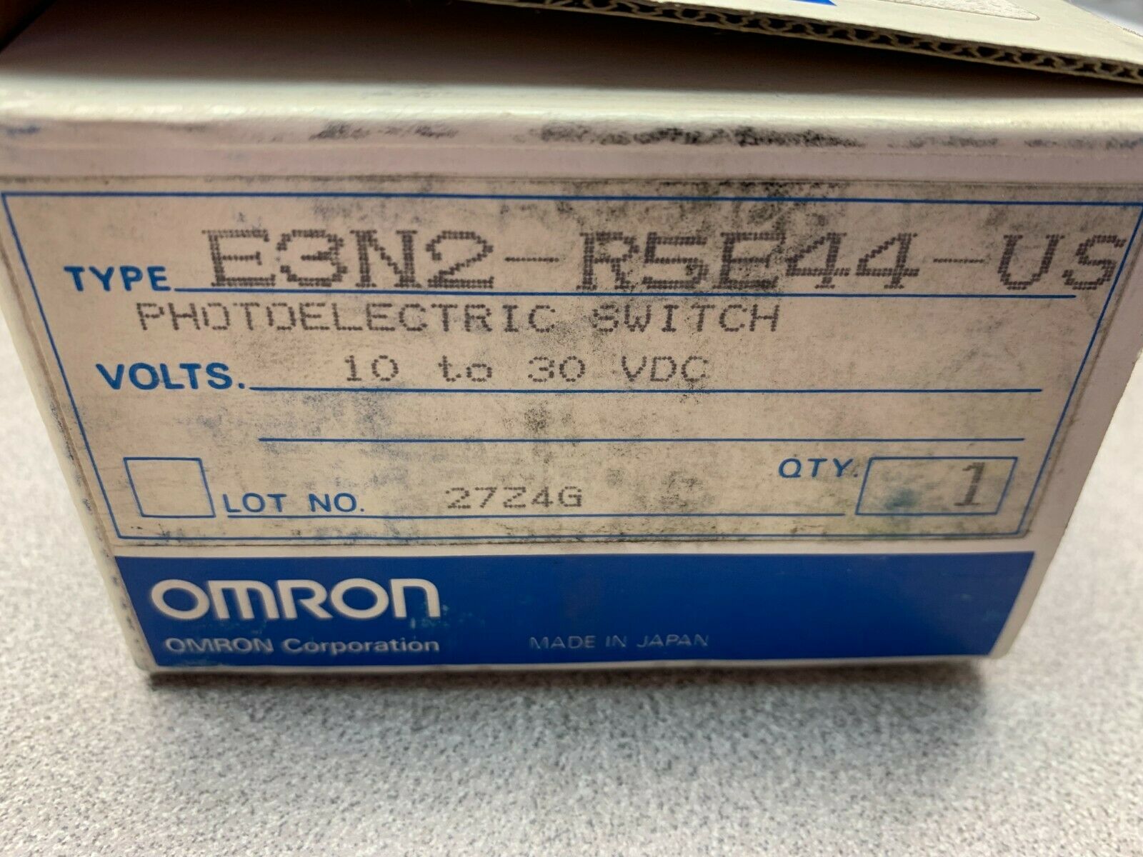 NEW IN BOX OMRON SWITCH E3N2-R5E44-US