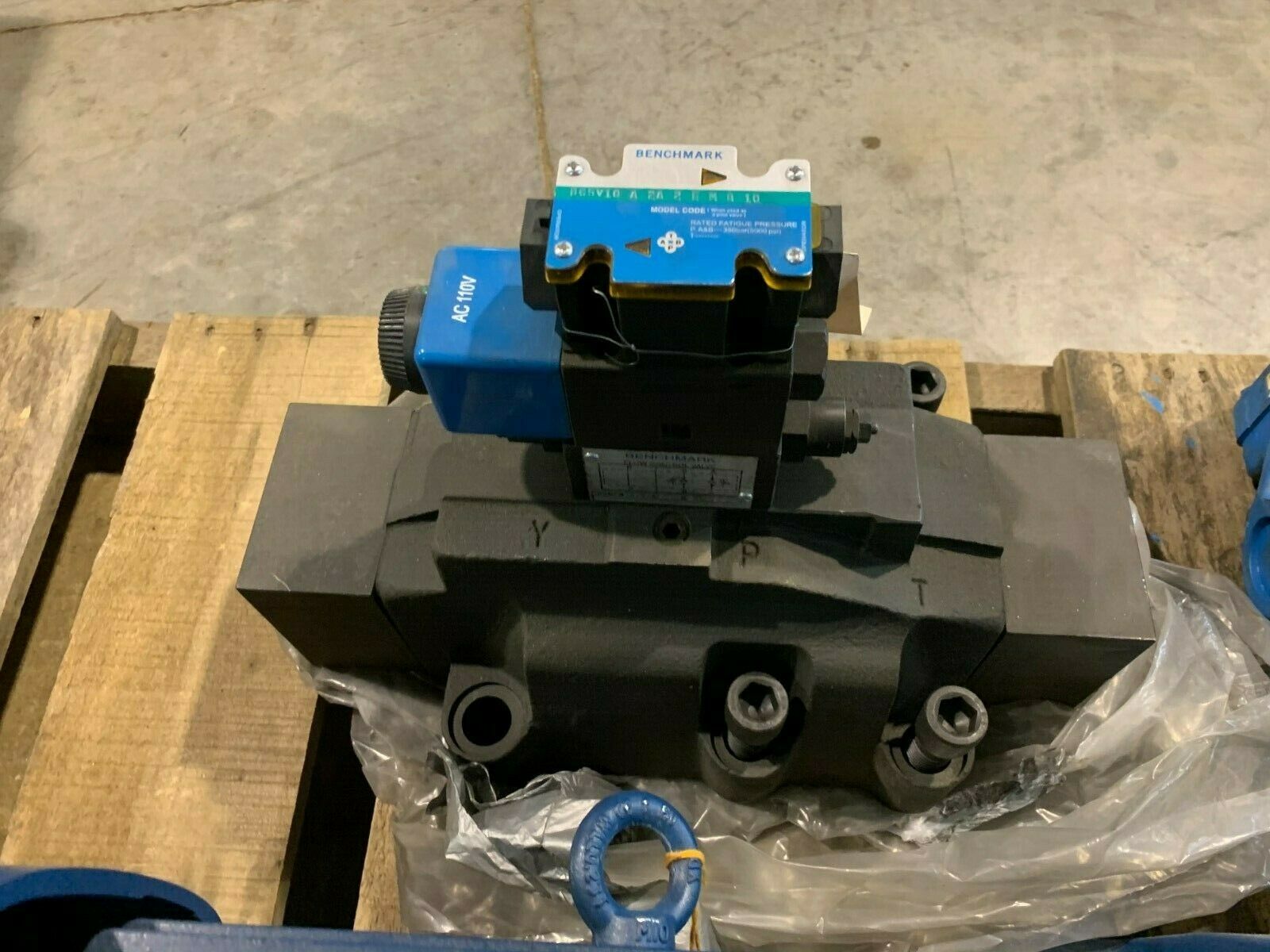 NEW BENCHMARK HYDRAULIC VALVE DG5V10 A 2A 2 E M B 10