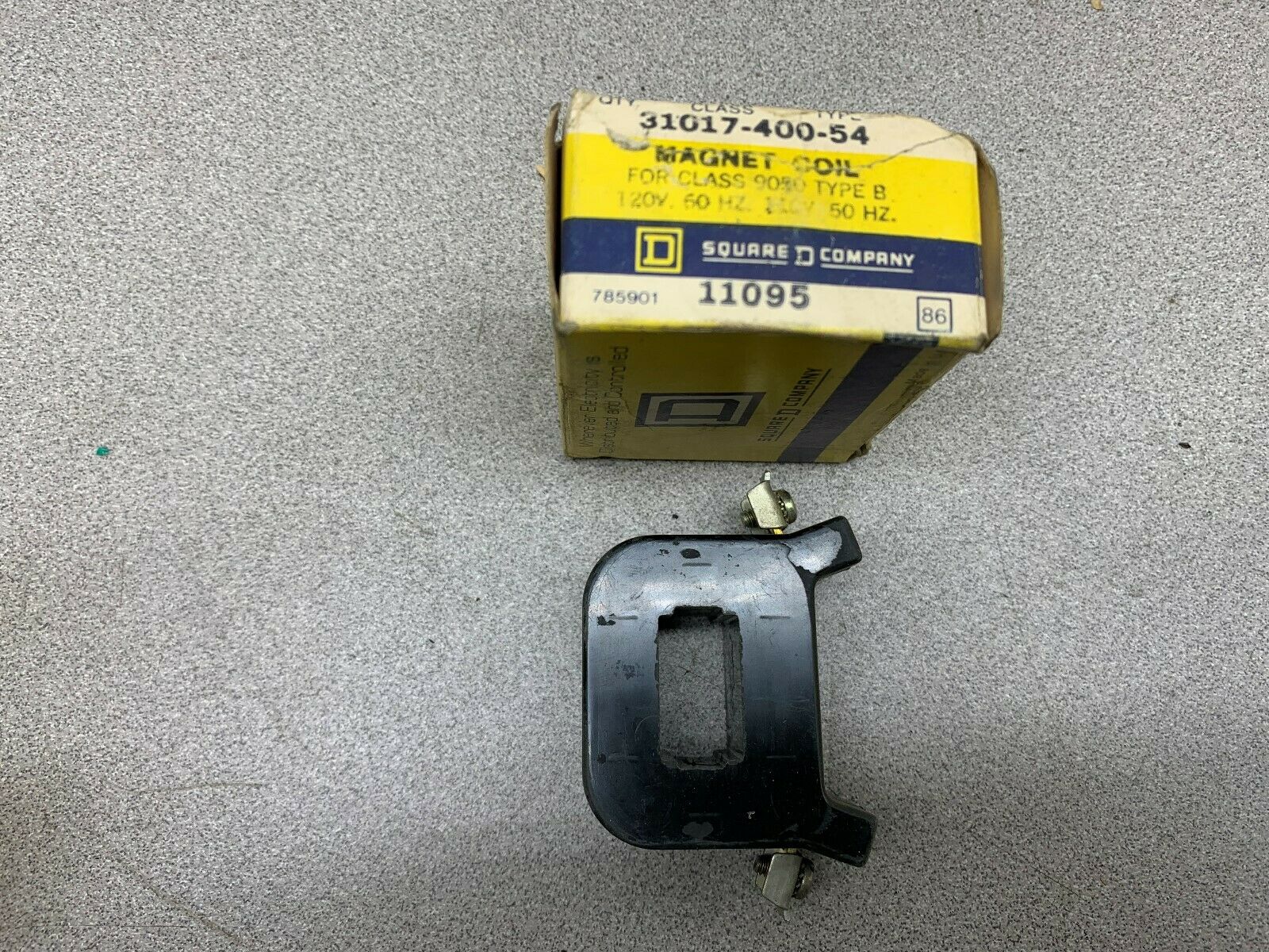 NEW IN BOX SQUARE D COIL 31017-400-54