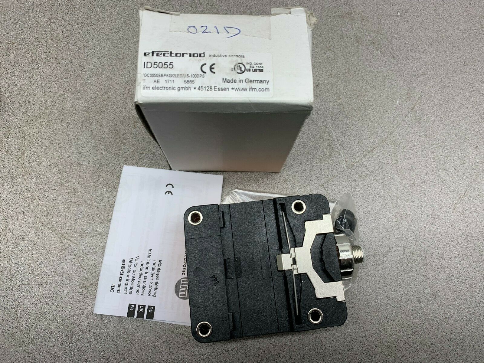 NEW IN BOX EFECTOR100 SENSOR DC3050BBPKG/2LED/US-100DPS