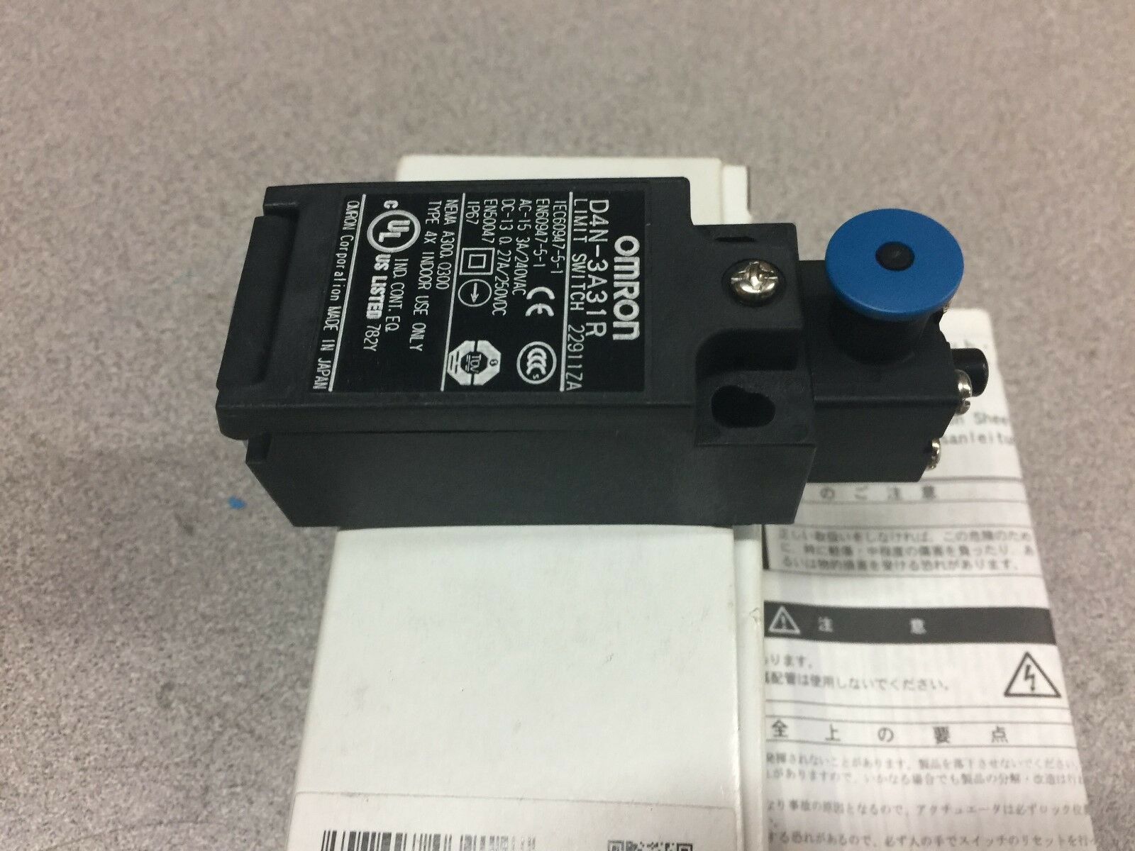 NEW IN BOX OMRON LIMIT SWITCH D4N-3A31R