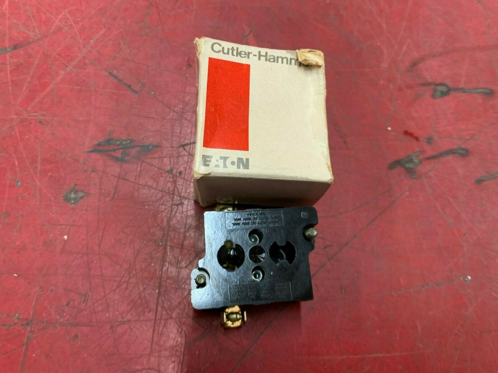 NEW IN BOX CUTLER HAMMER CONTACT BLOCK 10250T53