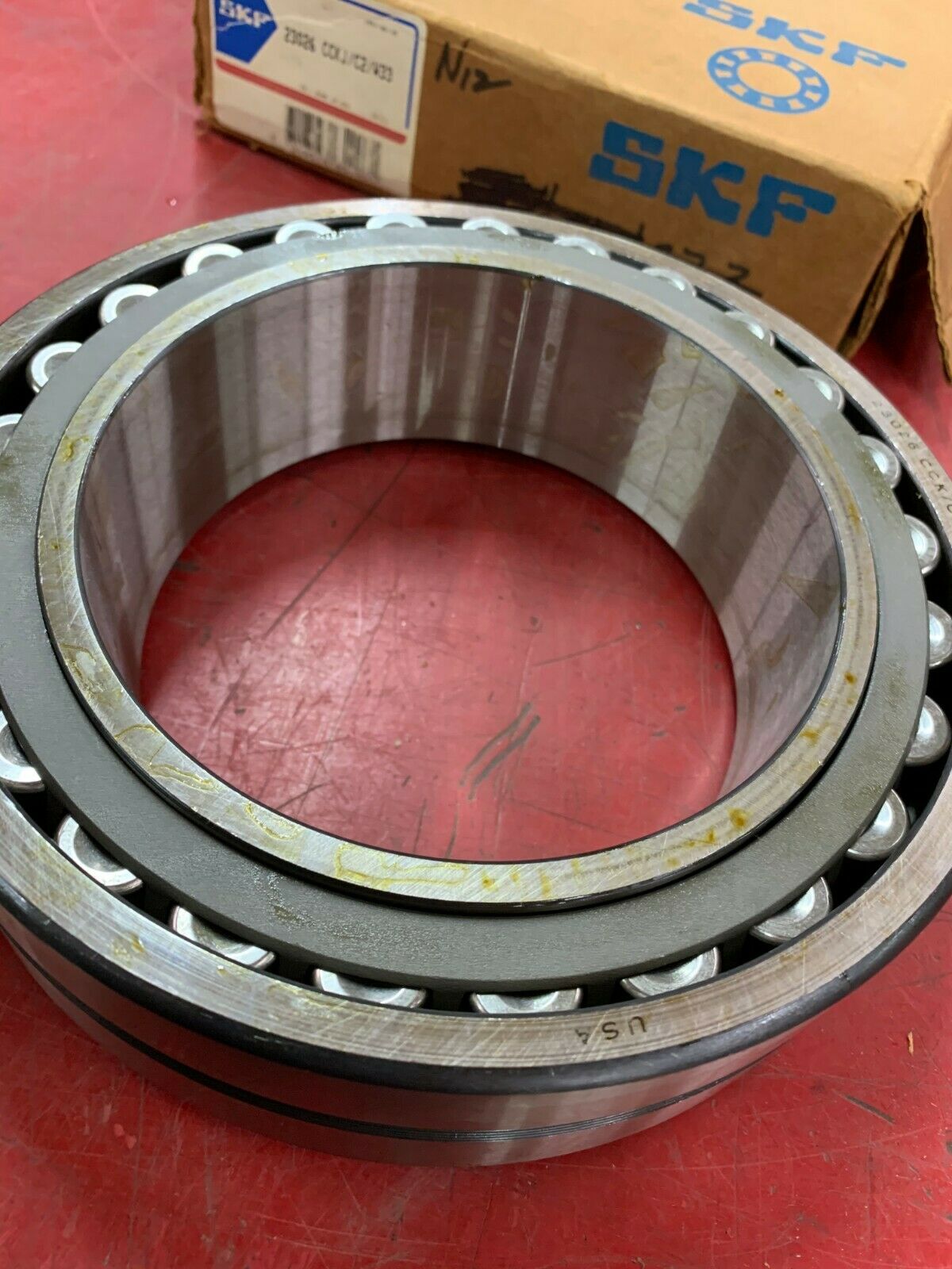 NEW IN BOX SKF SPHERICAL ROLLER BEARING 23026 CCKJ/C2/W33