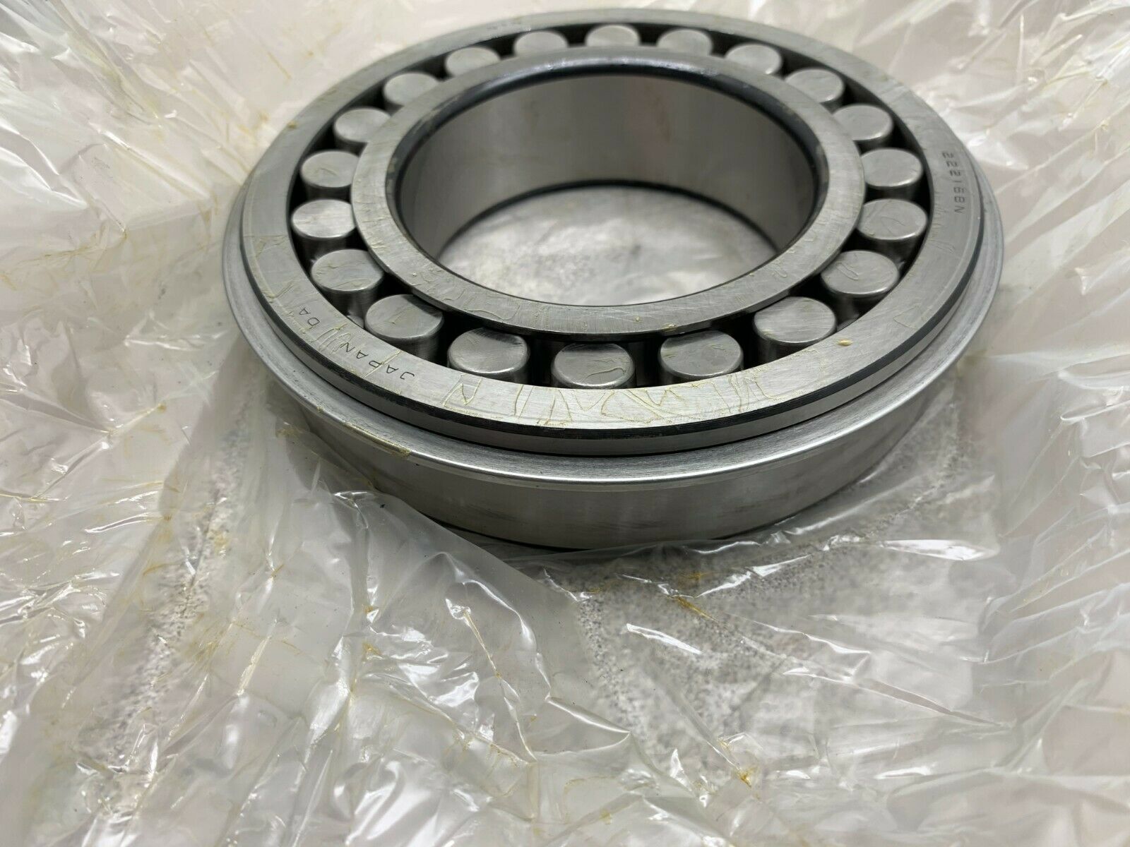 NEW IN BOX NTN SPHERICAL ROLLER BEARING 22216B NR