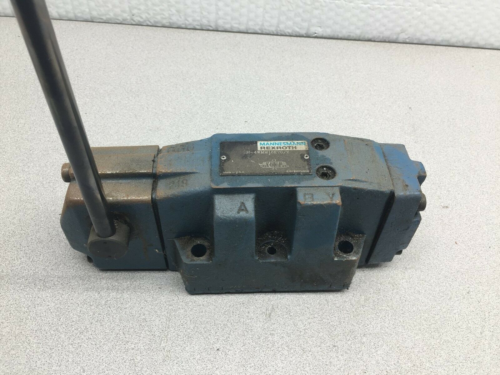 USED REXROTH MANUAL CONTROL VALVE H-4WMM16E70/V