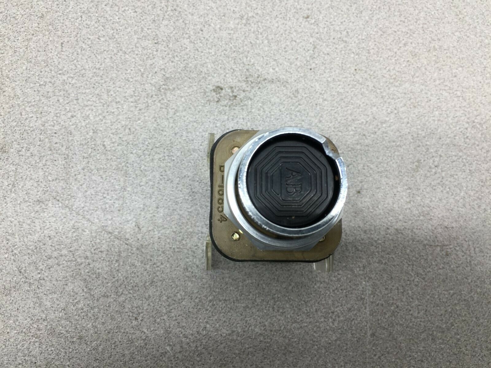 USED ALLEN BRADLEY BLACK PUSH BUTTON 800T-KE