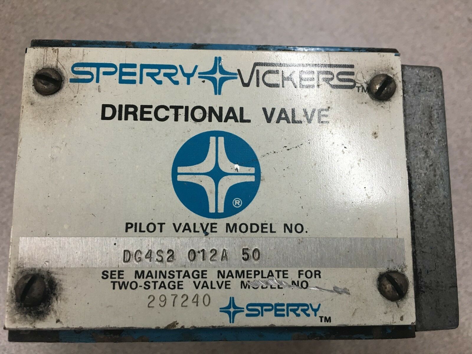 NEW VICKERS HYDRAULIC DIRECTIONAL VALVE DG4S2 012A 50 *NO COIL*