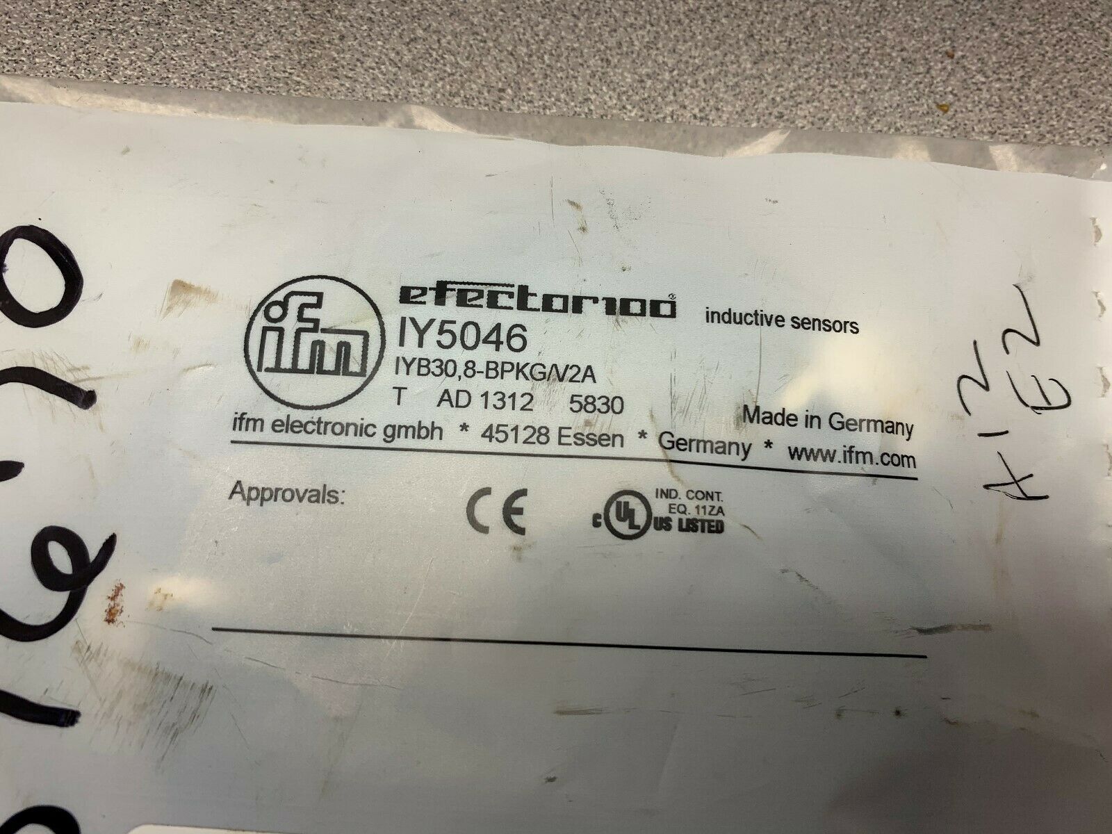 NEW IN PACKAGE EFECTOR100 SENSOR IYB30.8-BPKG/V2A