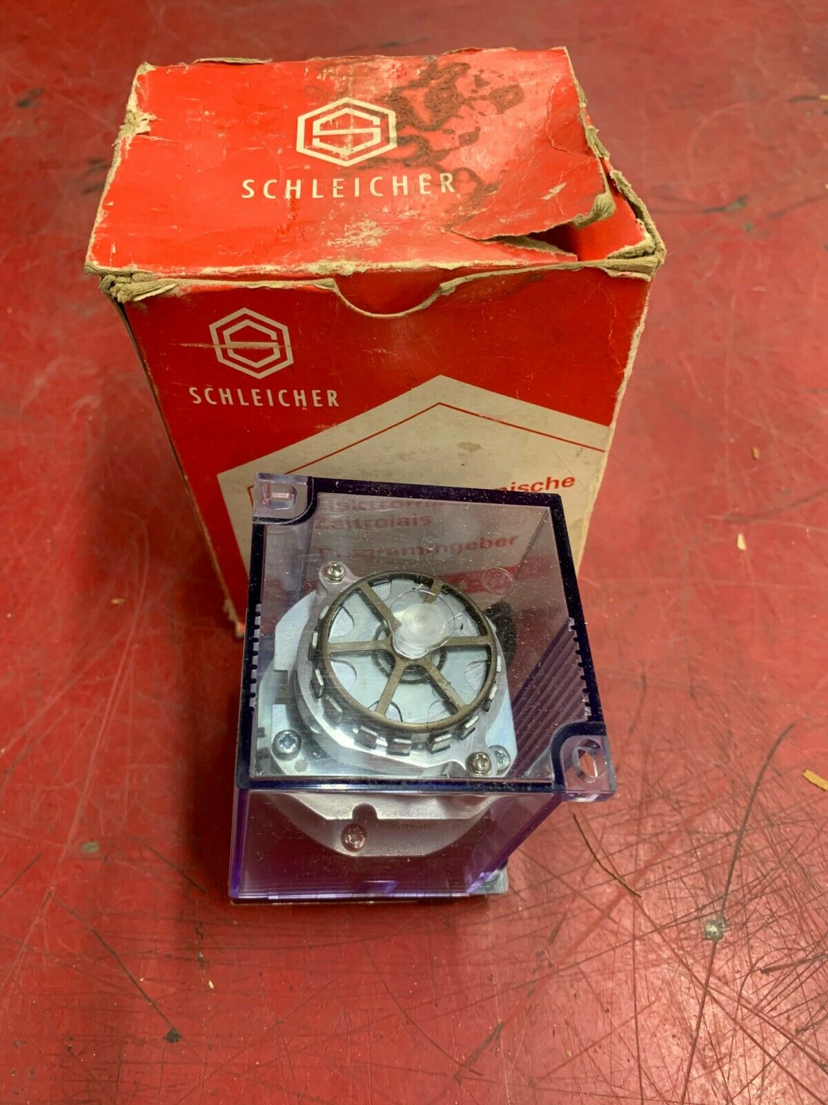 NEW IN BOX SCHLEICHER IZM 11 TIME RELAY 831315/1 088