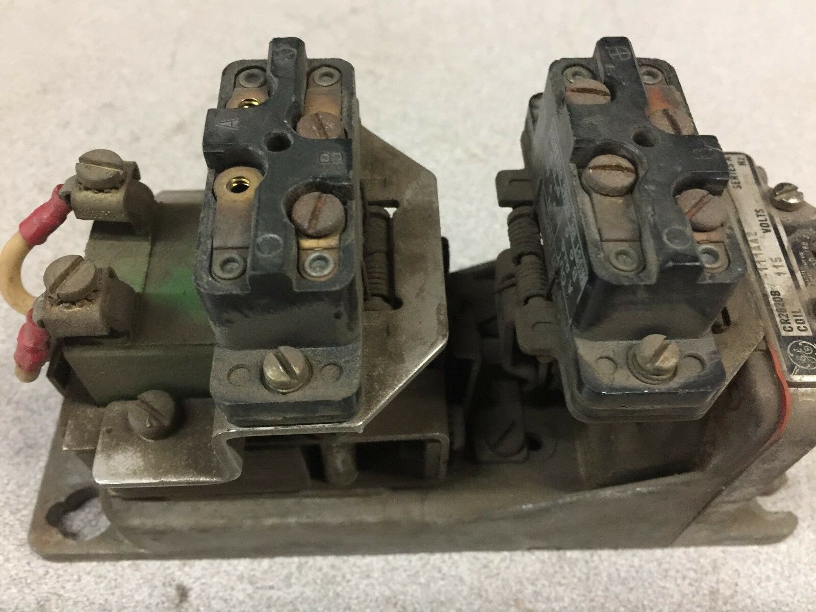 USED GE 115VAC RELAY CR2820B111AA2