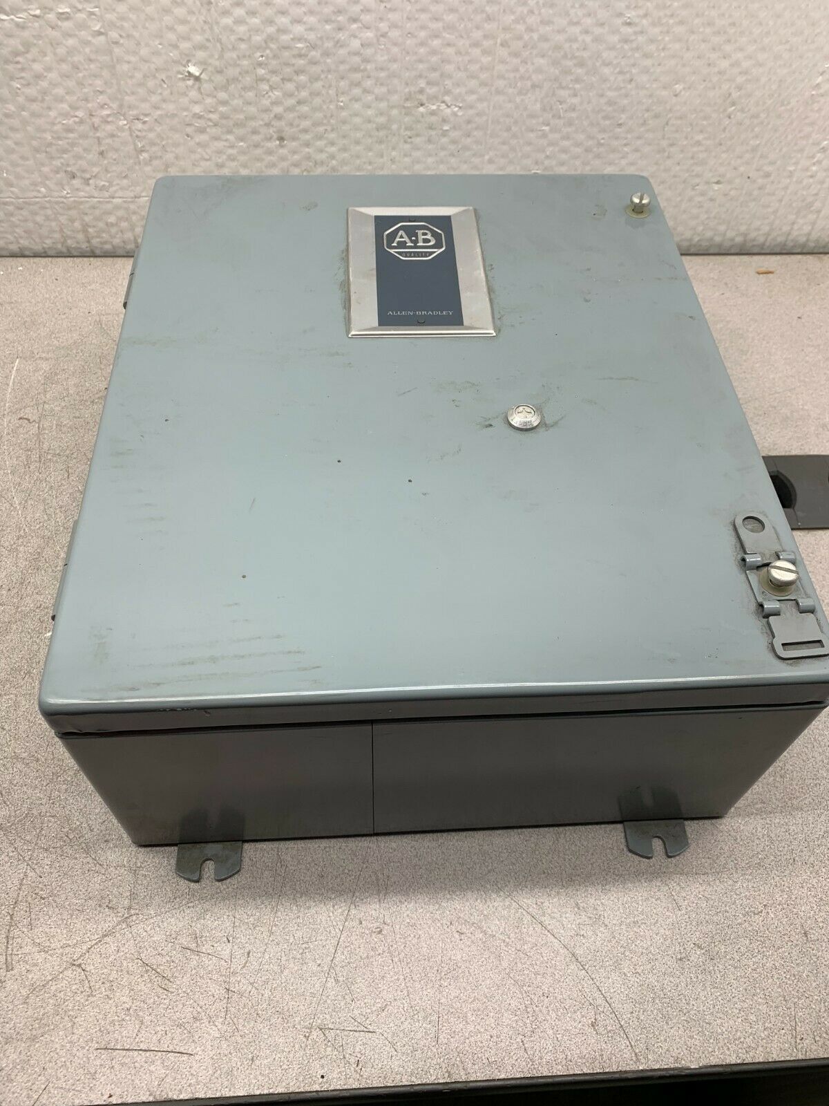 NEW ALLEN-BRADLEY 505-AOD SIZE 0 REVERSING STARTER IN ENCLOSURE 505-AJD SERIES C