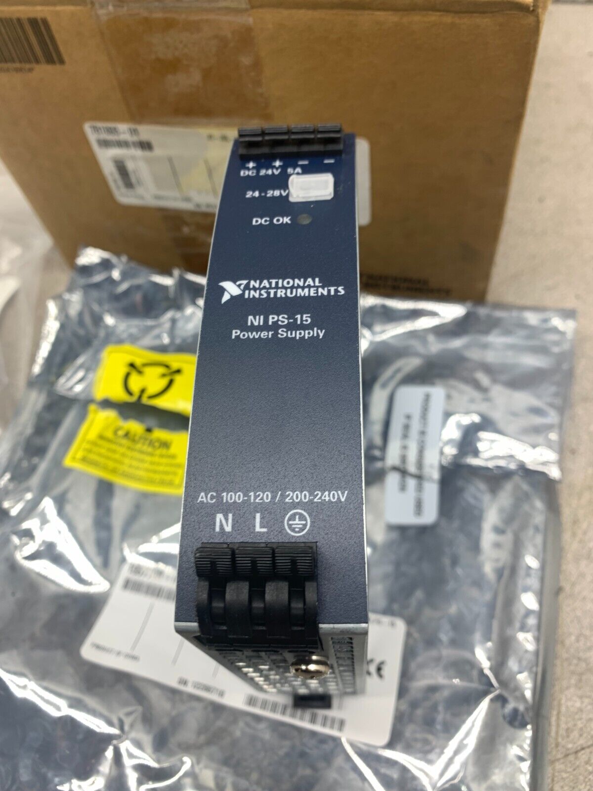 NEW IN BOX NATIONAL INSTRUMENTS NI PS-15 POWER SUPPLY 781093-01
