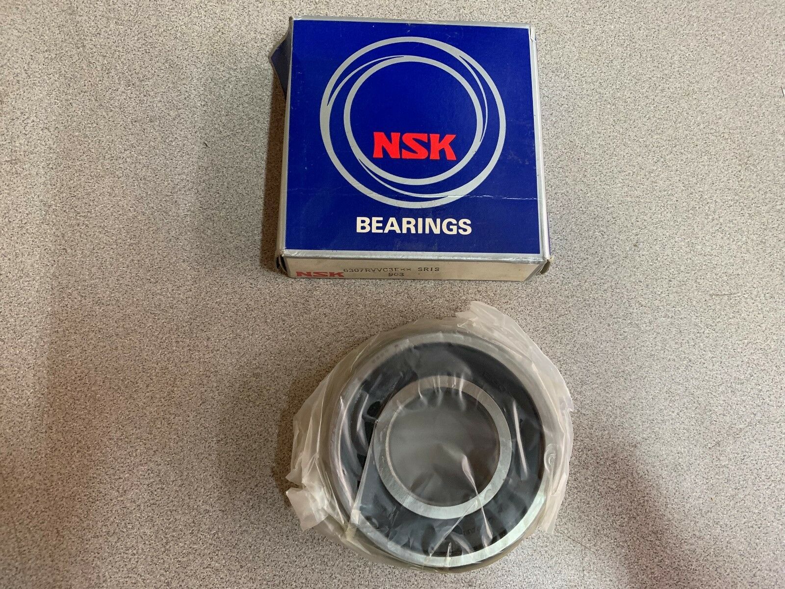 NEW IN BOX NSK BEARING 6307RVVC3E