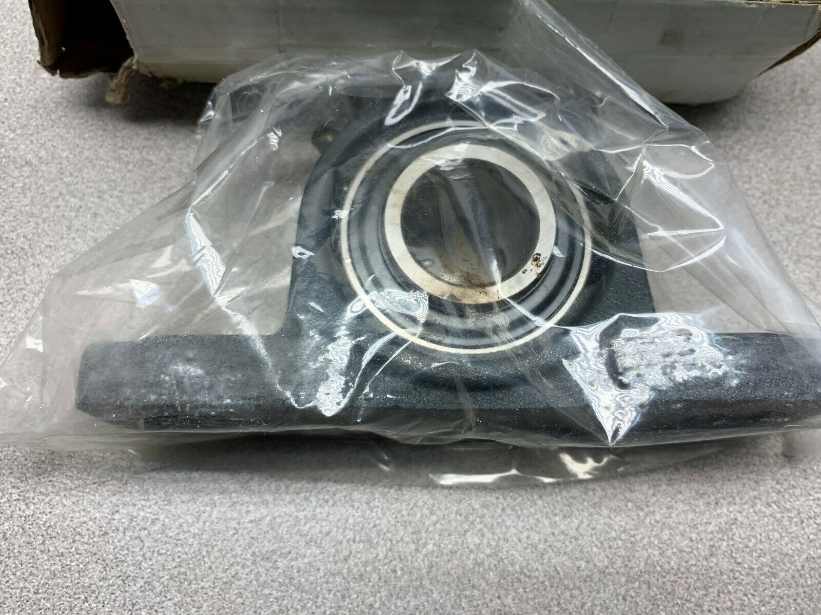 NEW IN BOX GENERIC PILLOW BLOCK BEARING UC-206-18G