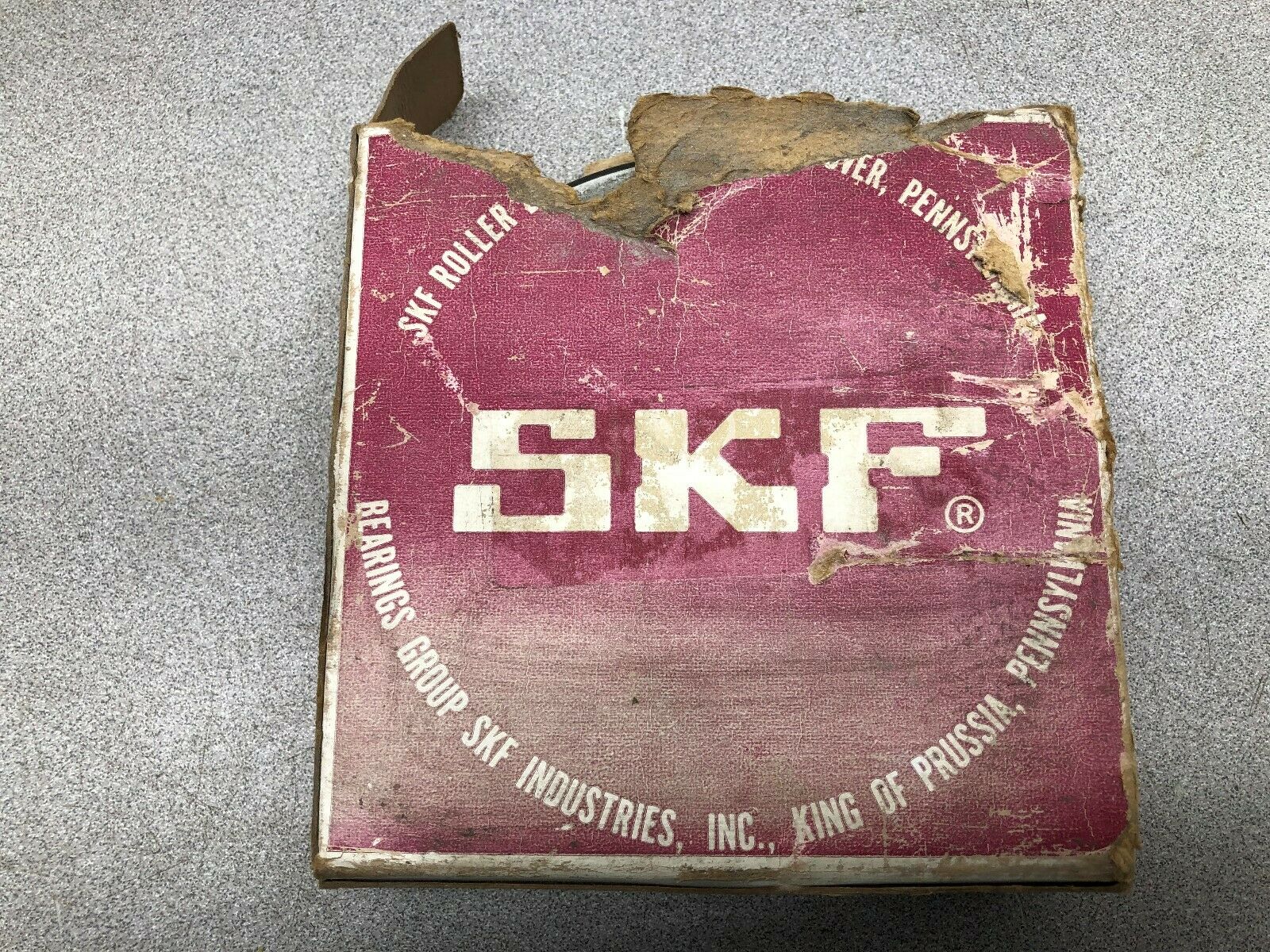 NEW IN BOX SKF SPHERICAL ROLLER BEARING 22216CCC3