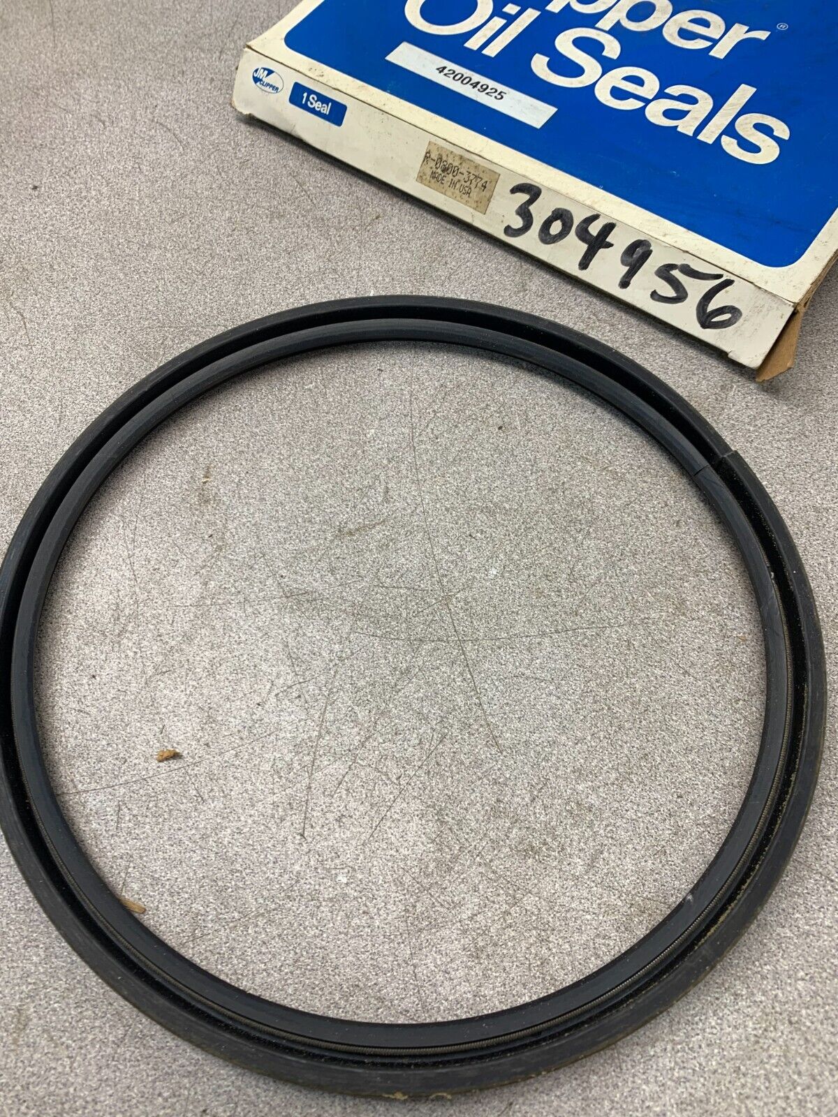 NEW IN BOX JM CLIPPER OIL SEAL R-0800-3774