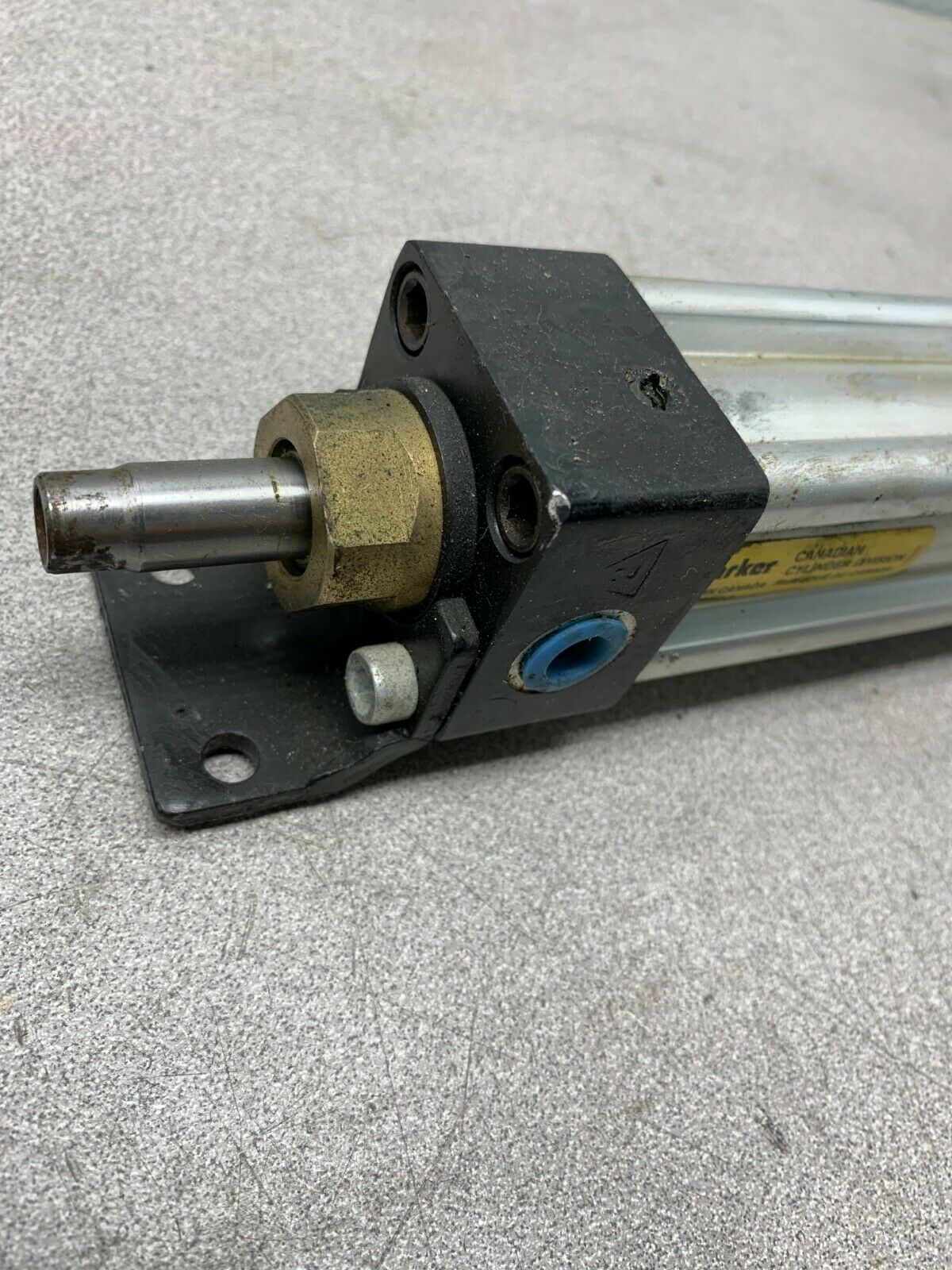 NEW NO BOX PARKER PNEUMATIC CYLINDER 32 CCBMPRVS19MC 425.0