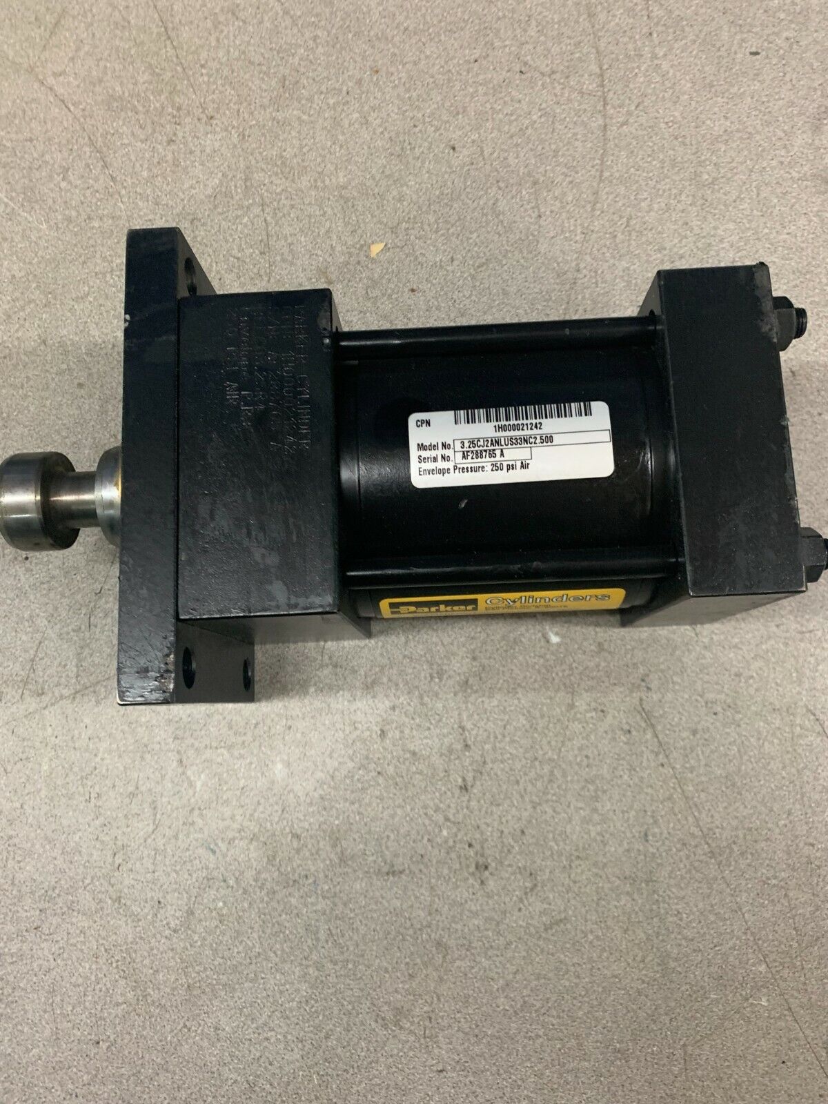 NEW NO BOX PARKER HYDRAULIC CYLINDER 3.25 CJ2ANLUS33NC 2.500