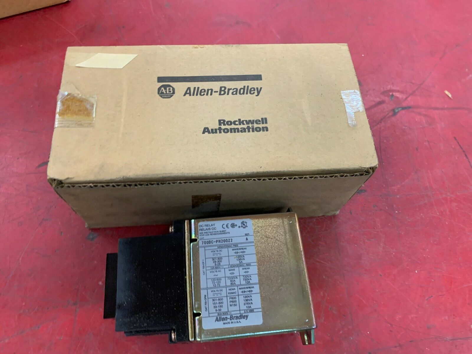 NEW IN BOX ALLEN BRADLEY RELAY 700DC-PH200Z2 SERIES A