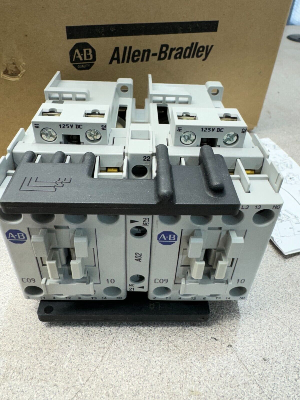 NEW IN BOX ALLEN-BRADLEY 125VDC. REVERSING CONTACTOR 104-C09ZS22 SERIES B