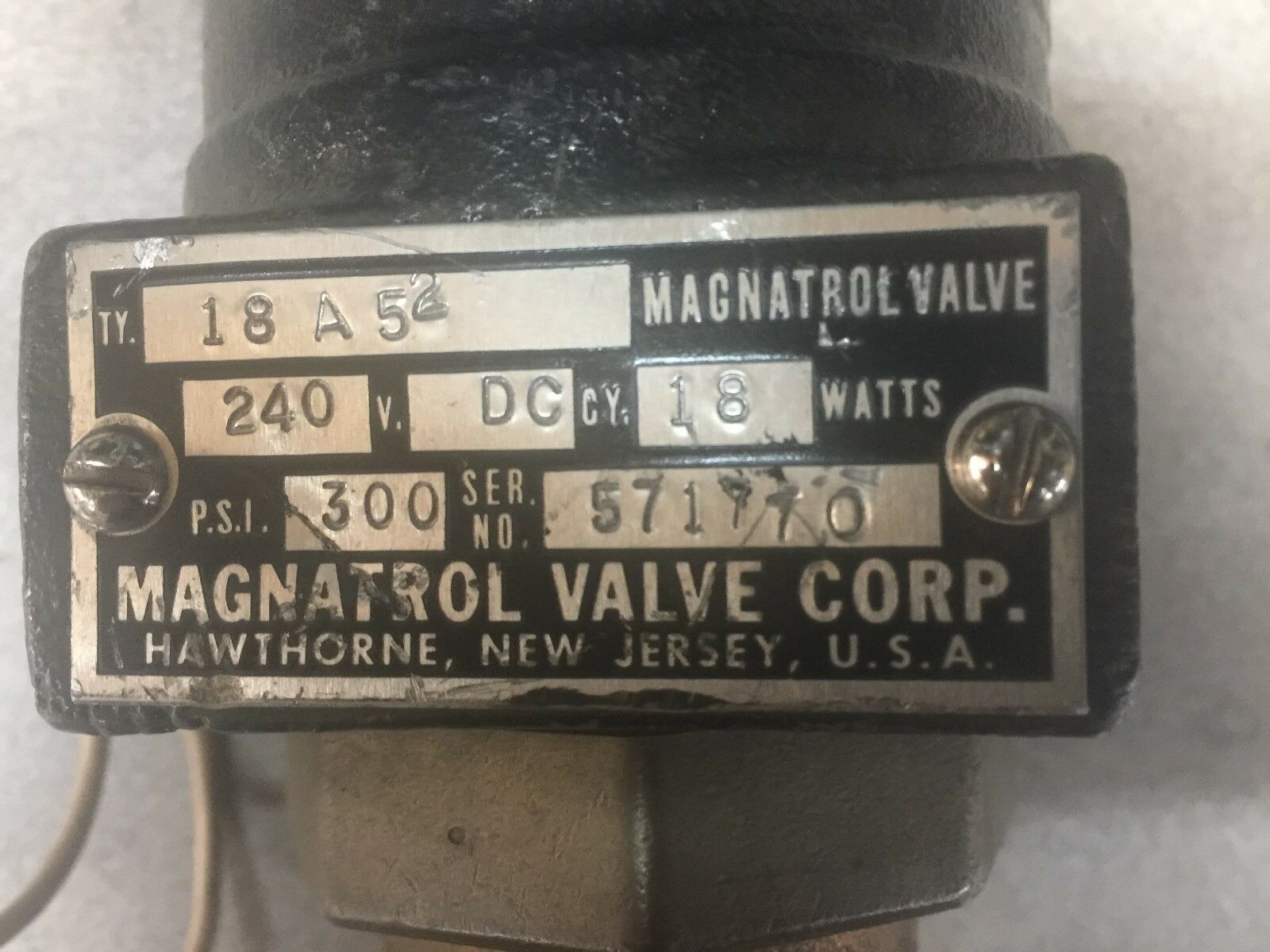 NEW NO BOX MAGNATROL 300PSI 240ADC SOLENOID VALVE 18A52