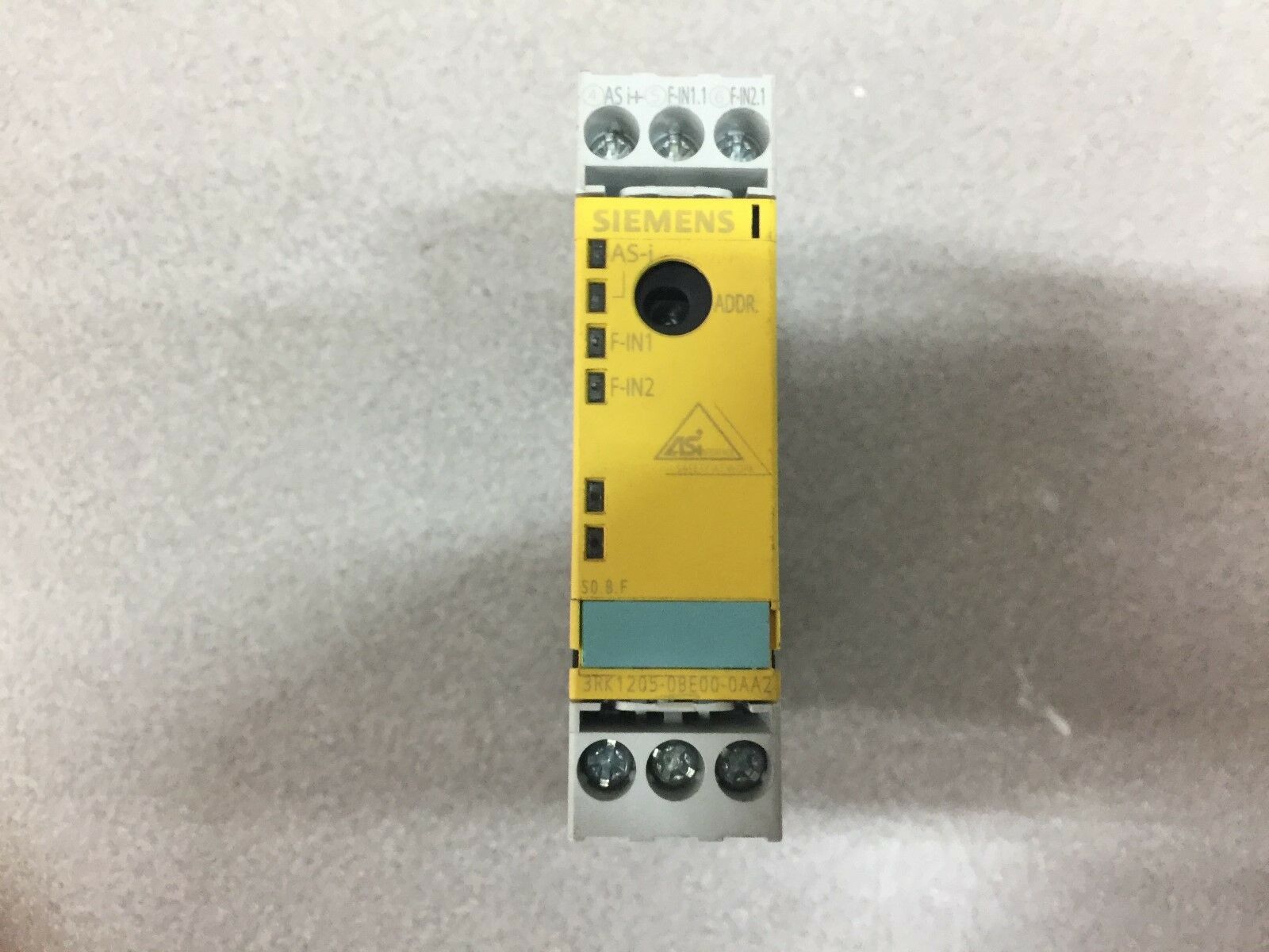 NEW NO BOX SIEMENS SAFETY RELAY MODULE 3RK1205-0BE00-0AA2