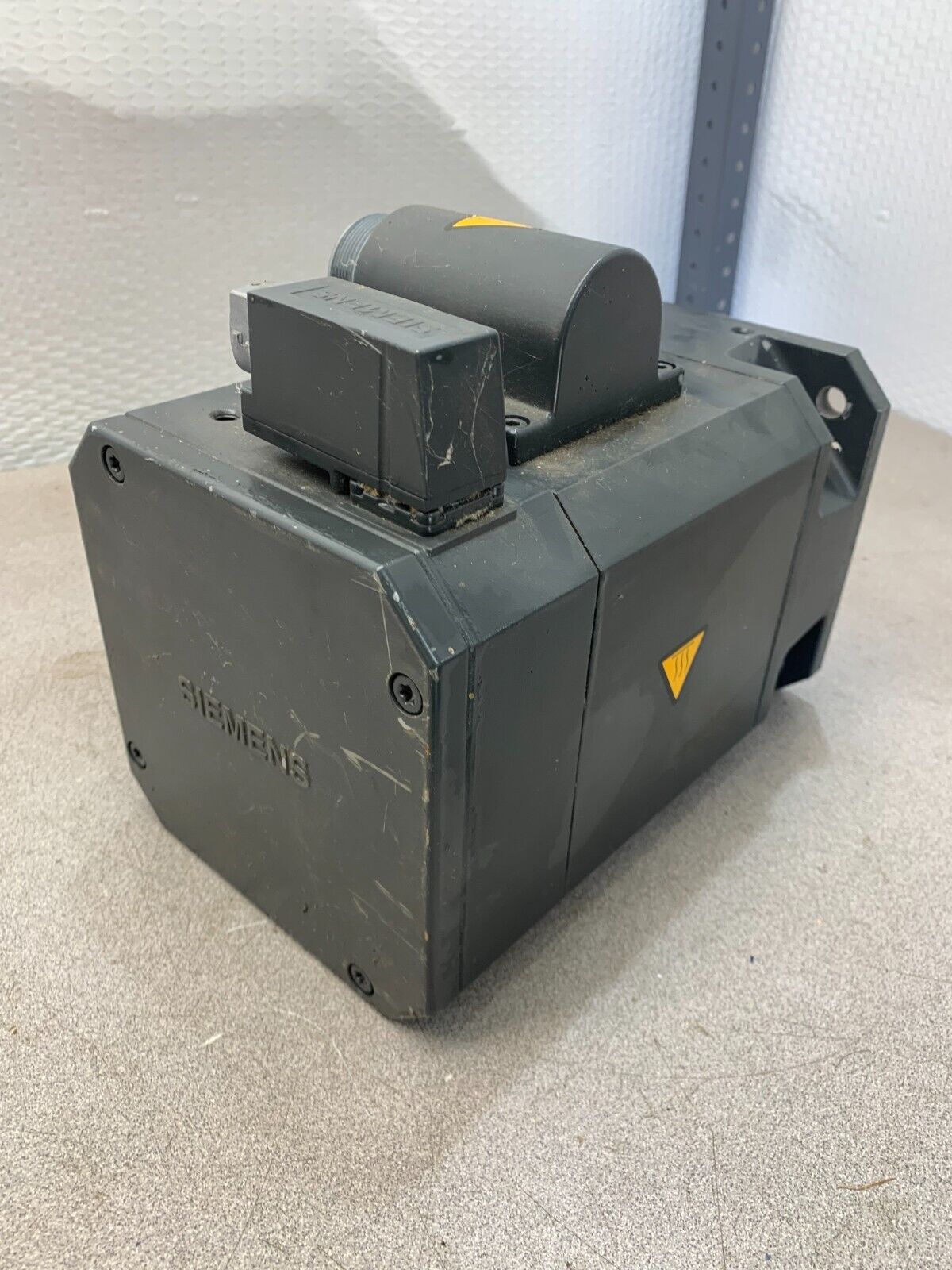 USED SIEMENS SERVO MOTOR 1FT6082-8AF71-1DA0