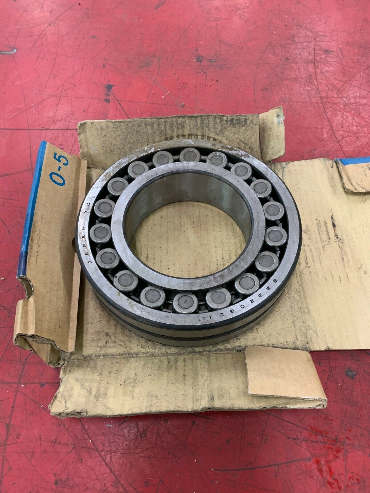 NEW NTN SPHERICAL ROLLER BEARING 22220BD1C3