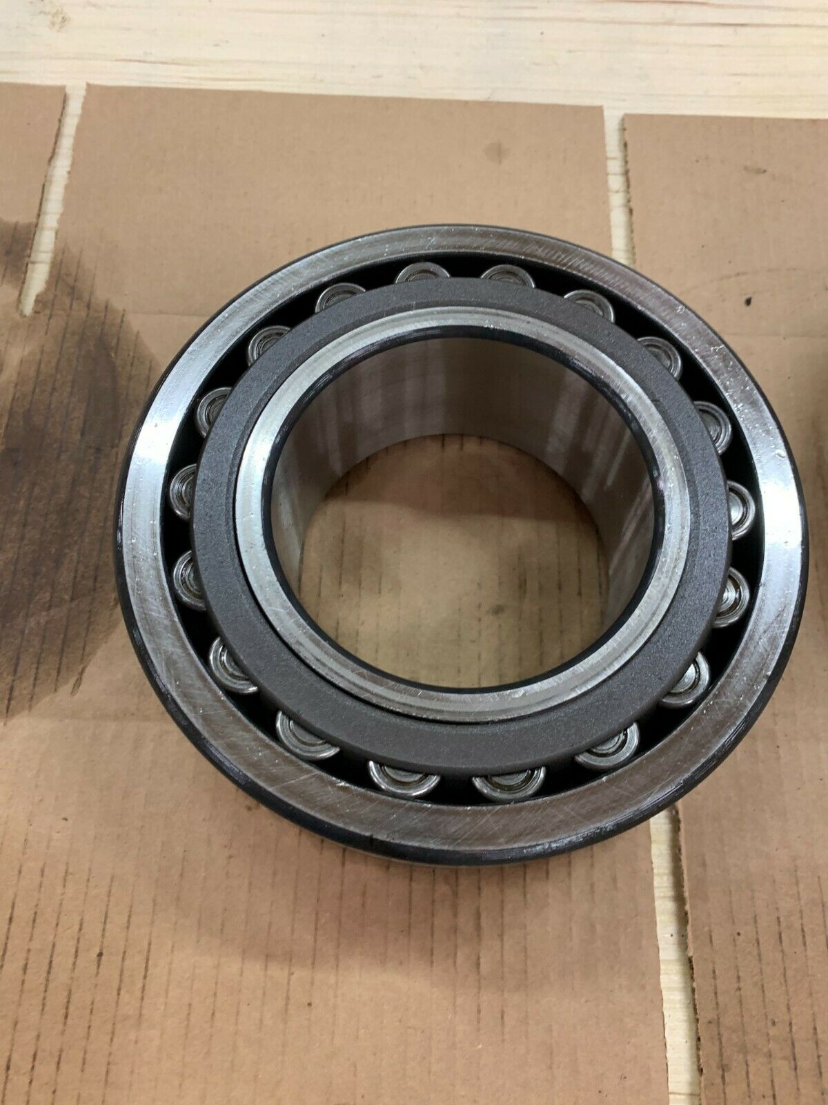 NEW NO BOX SKF SPHERICAL ROLLER BEARING 23220C C3