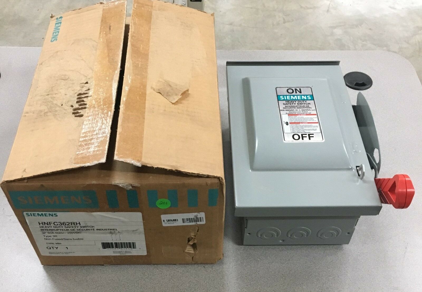 NEW IN BOX SIEMENS 60AMP NON-FUSED HEAVY DUTY SAFETY SWITCH HNFC362RH