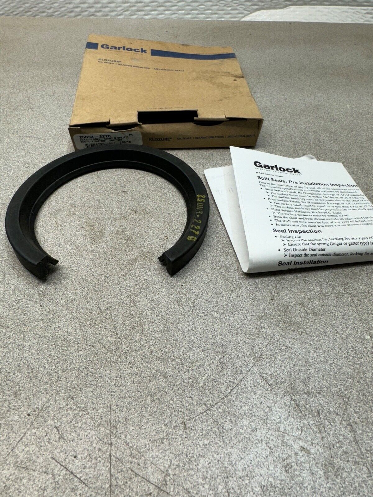 NEW IN BOX GARLOCK SPLIT SEAL 25003-2270