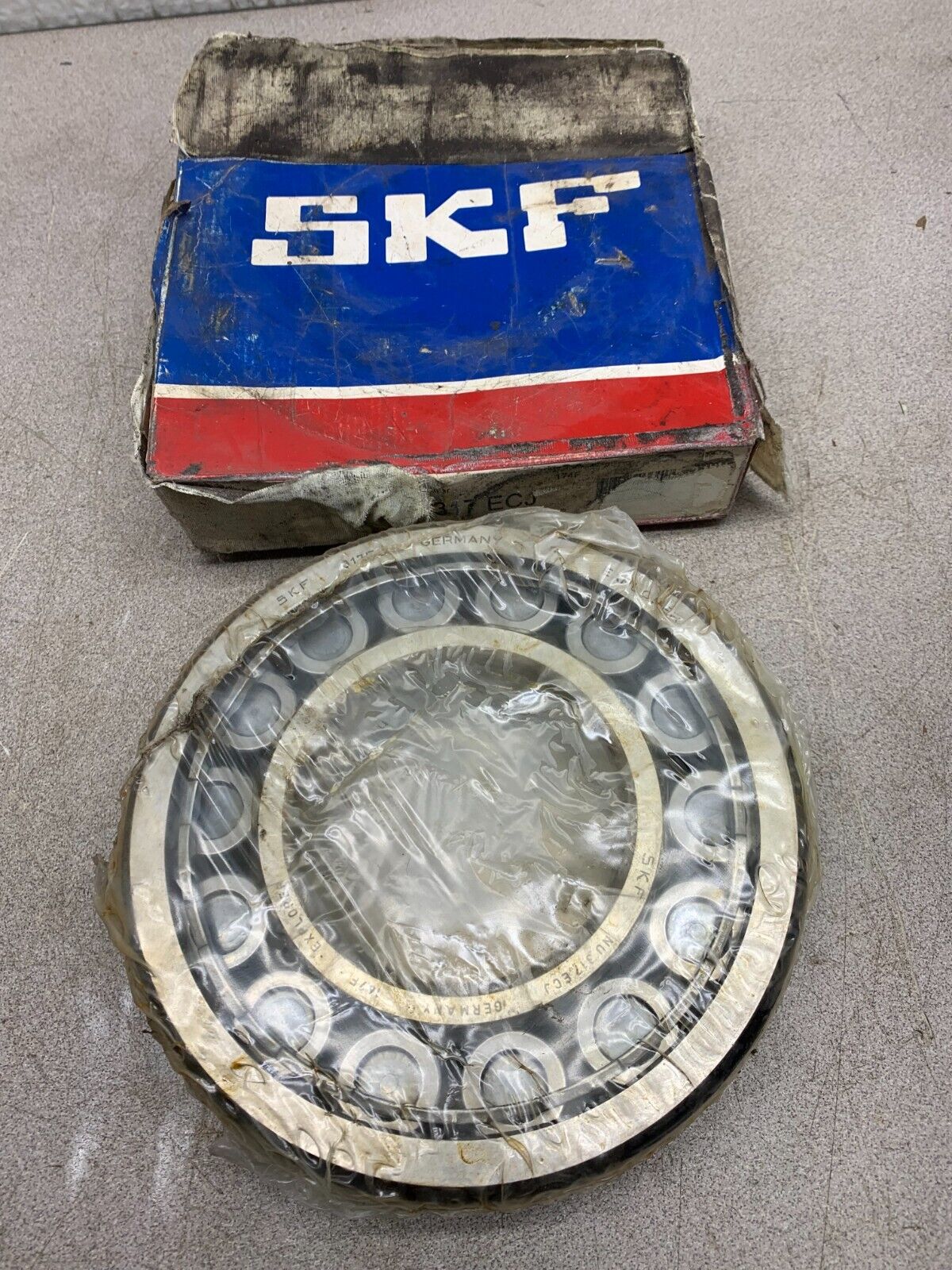 NEW IN BOX SKF NU317ECJ CYLINDRICAL ROLLER BEARING NU 317 ECJ