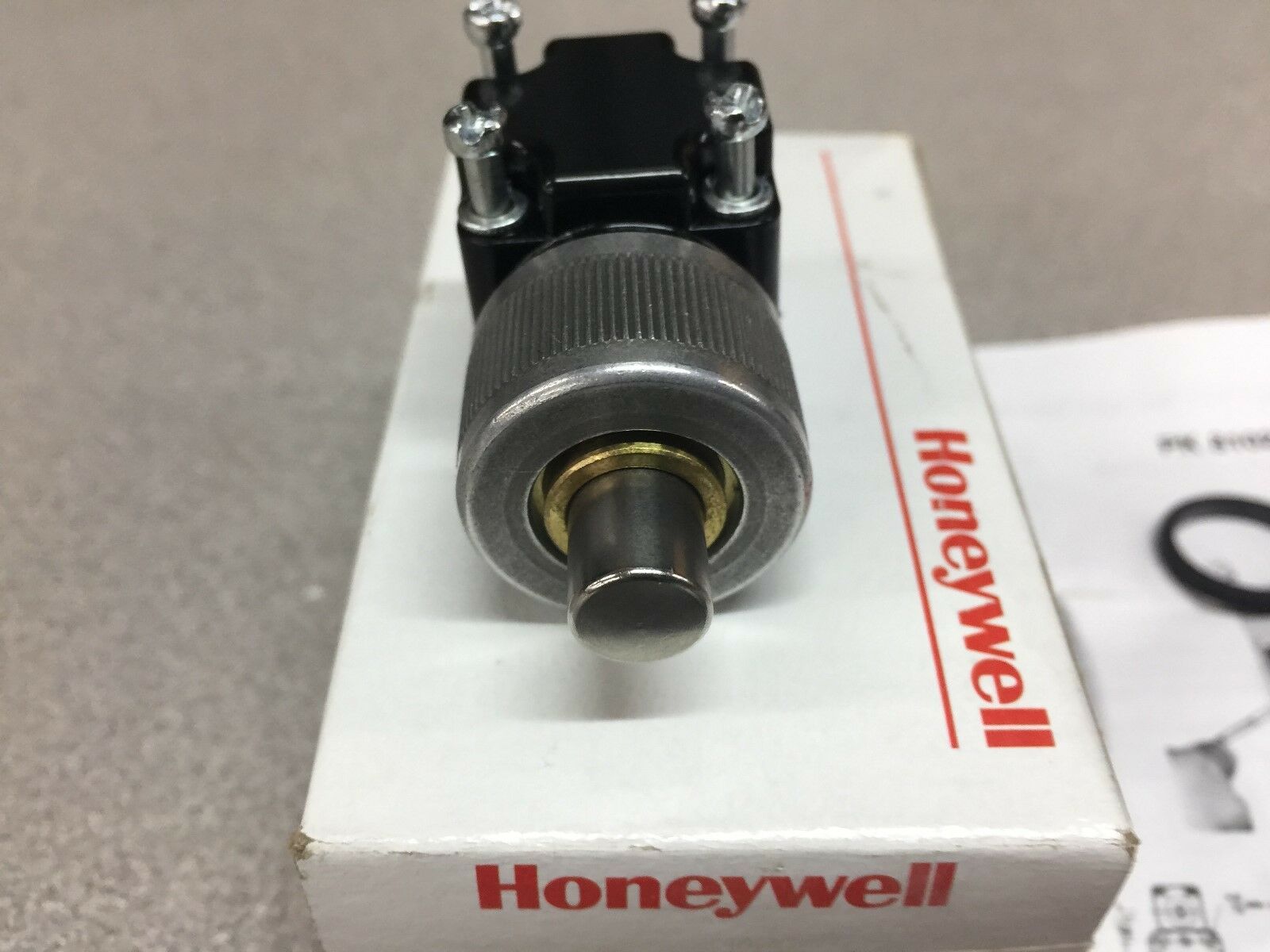 NEW IN BOX HONEYWELL MICRO SWITCH 9PA44