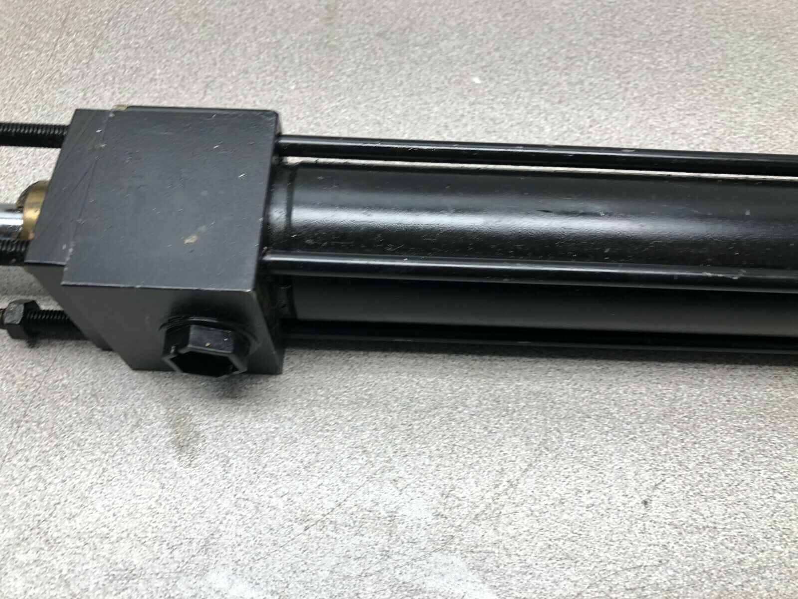 NEW NO BOX PARKER HYDRAULIC CYLINDER NJ 41047373/TBHMT